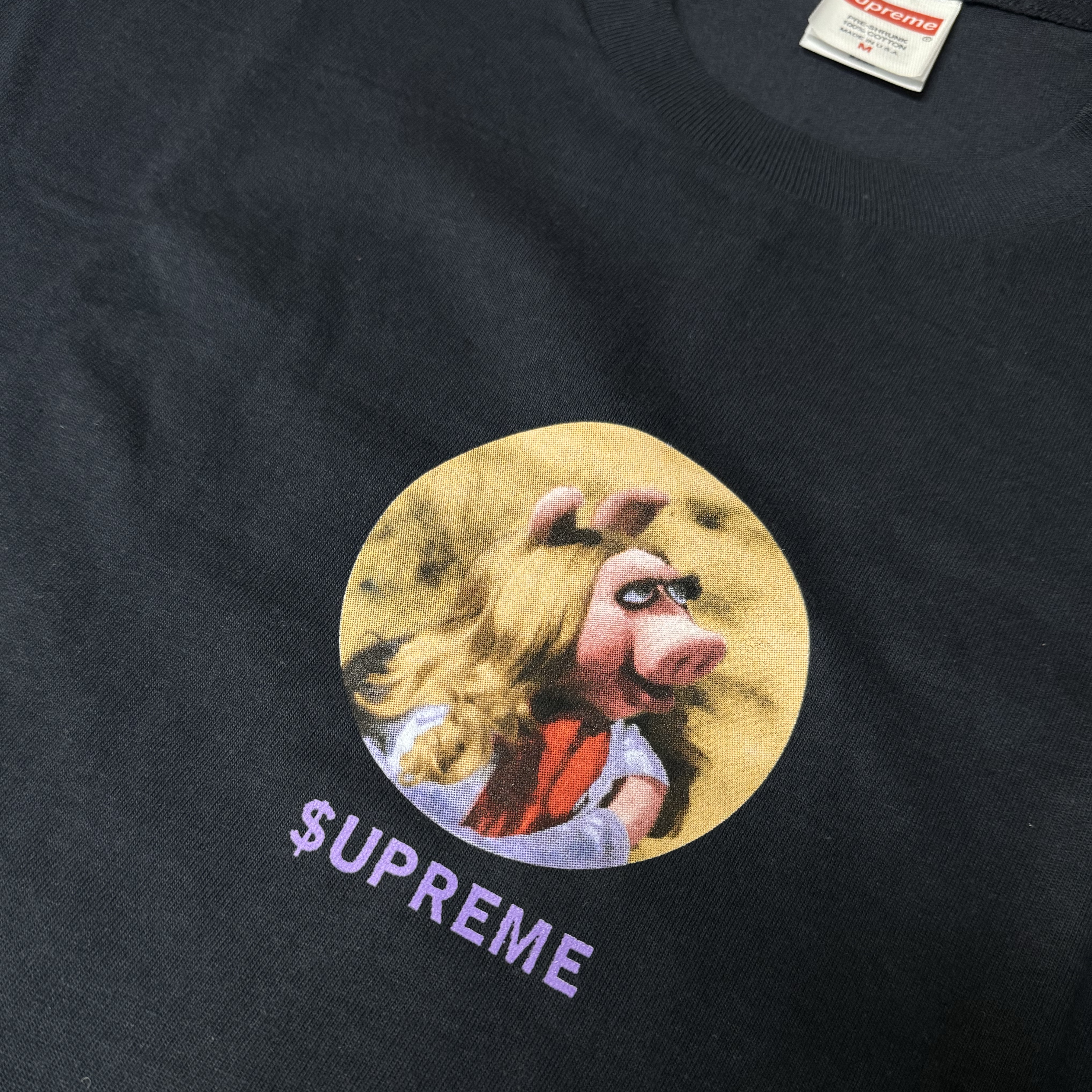 Supreme Miss Piggy T-Shirt Navy - 24SS 착용 스타일