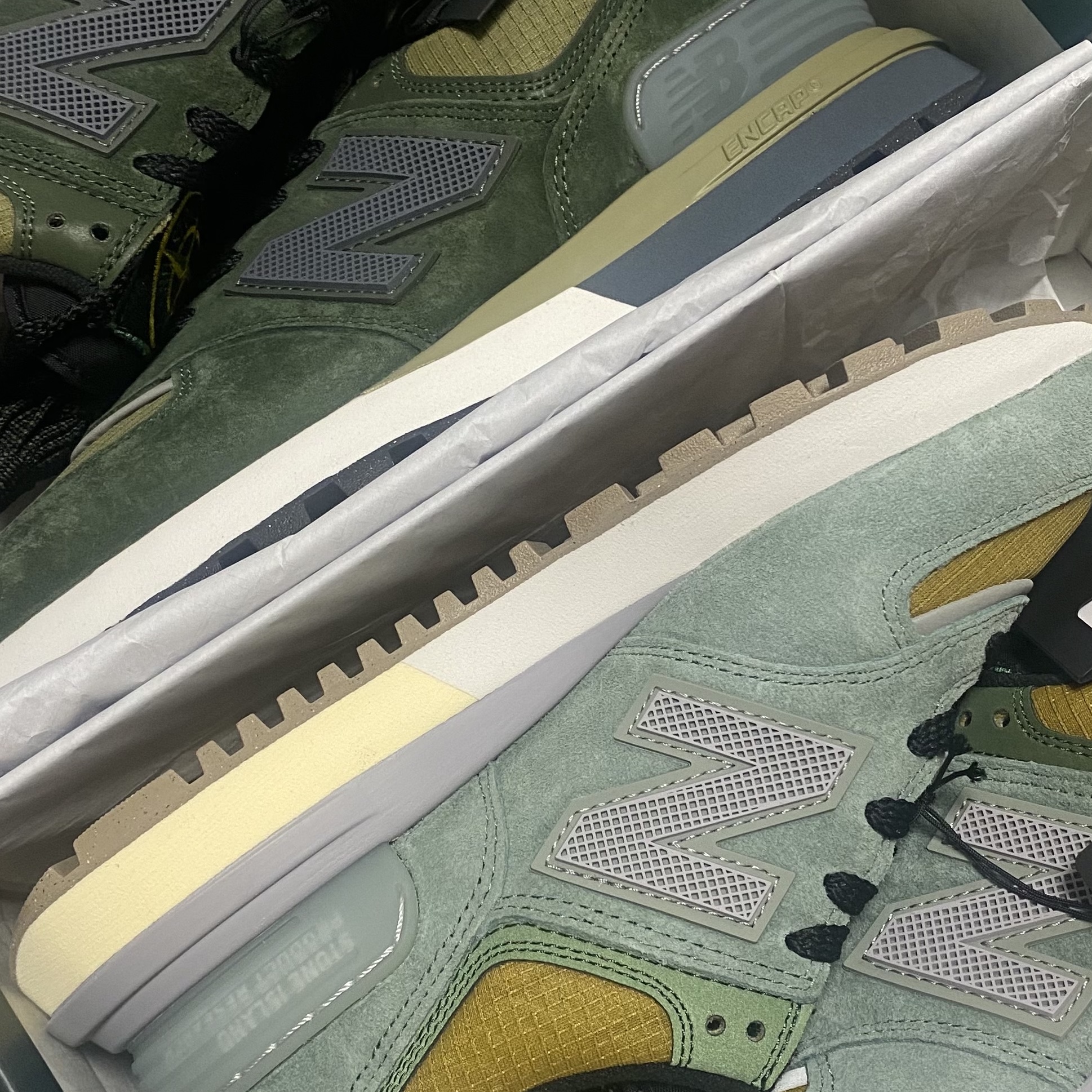 New Balance x Stone Island 574 Legacy Dark Green, New Balance x Stone Island 574 Legacy Light Green 착용 스타일
