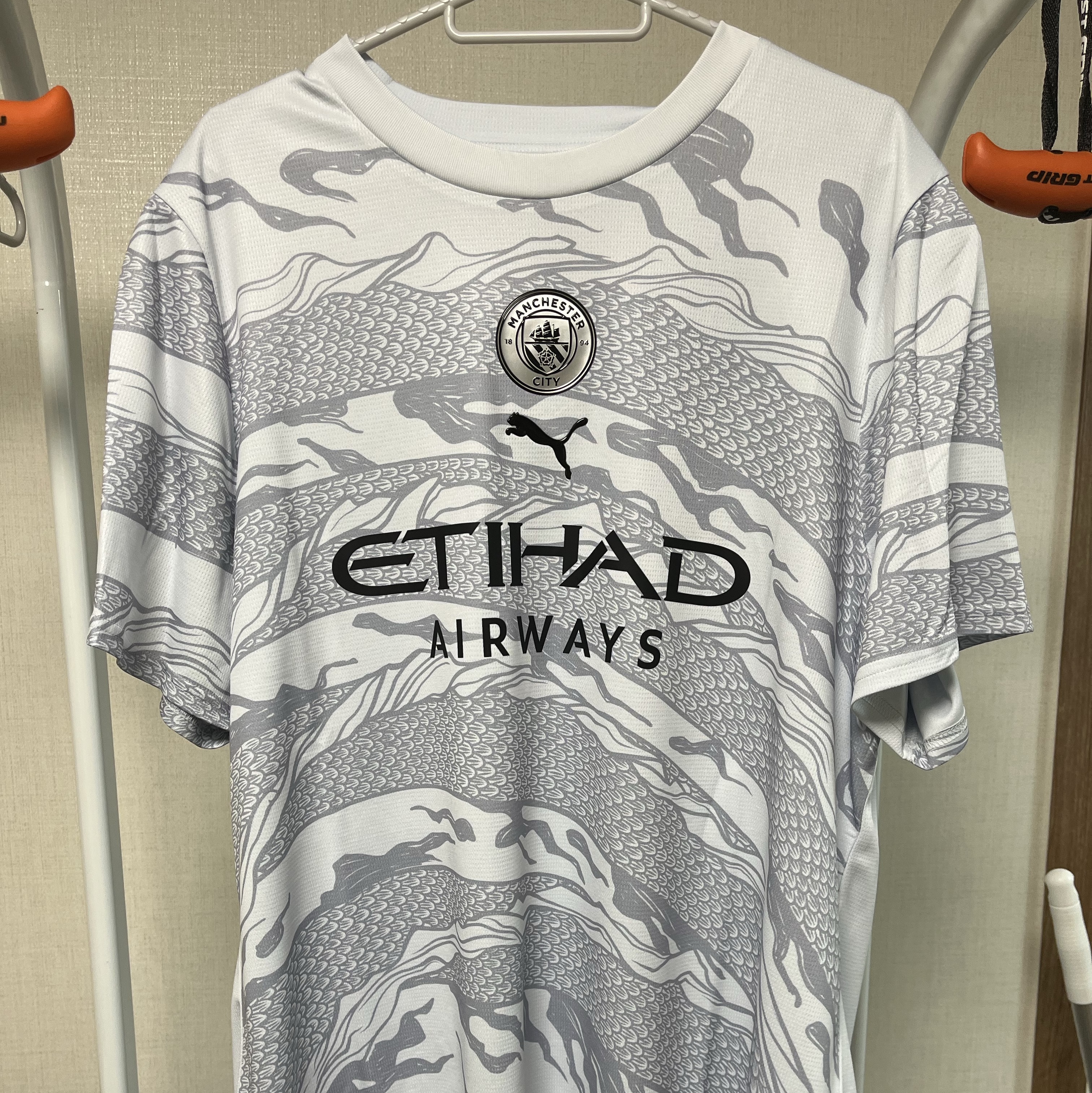 Puma Manchester City 2023/24 Year of the Dragon Jersey Silver Mist Gray Fog (Non Marking Ver.) 착용 스타일