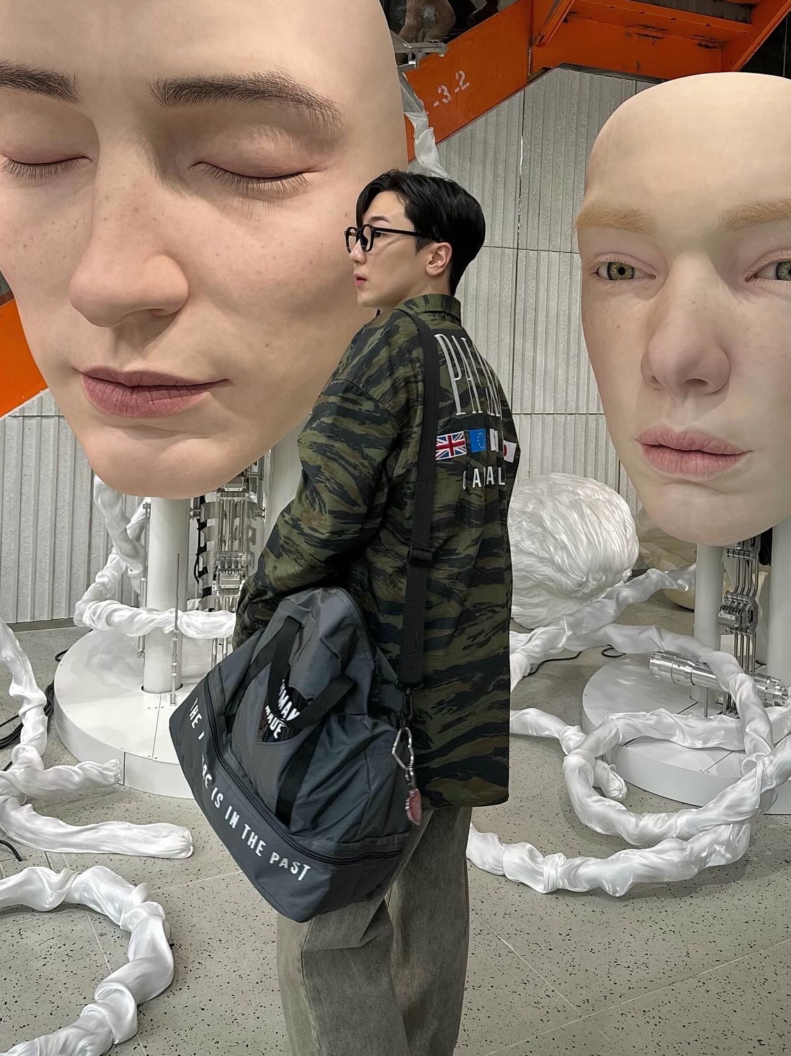 Palace x Gap Oxford Drop Shoulder Camo - 24SS, Human Made Boston Bag Gray 착용 스타일