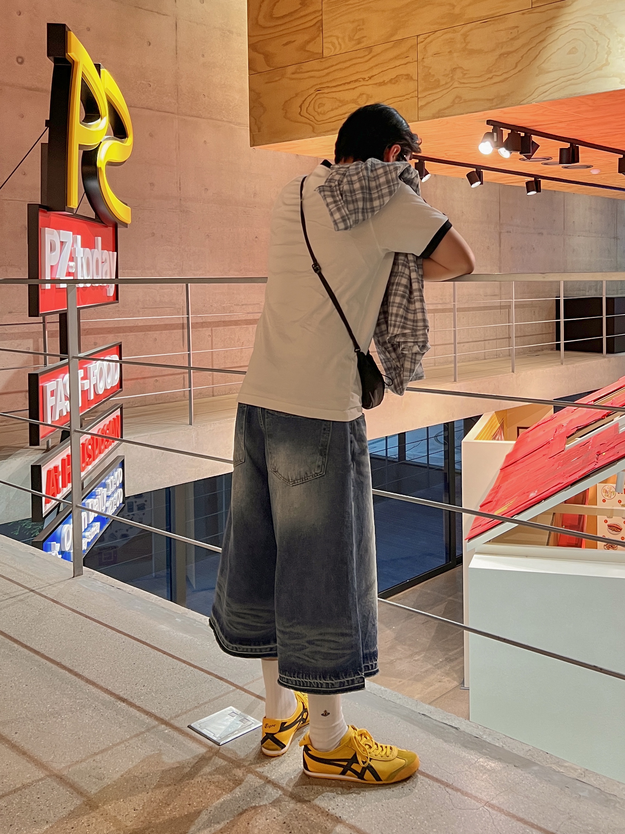 Onitsuka Tiger Mexico 66 Yellow Black, Adidas Adicolor Classics 3-Stripes T-Shirt White - KR Sizing 착용 스타일 - 2