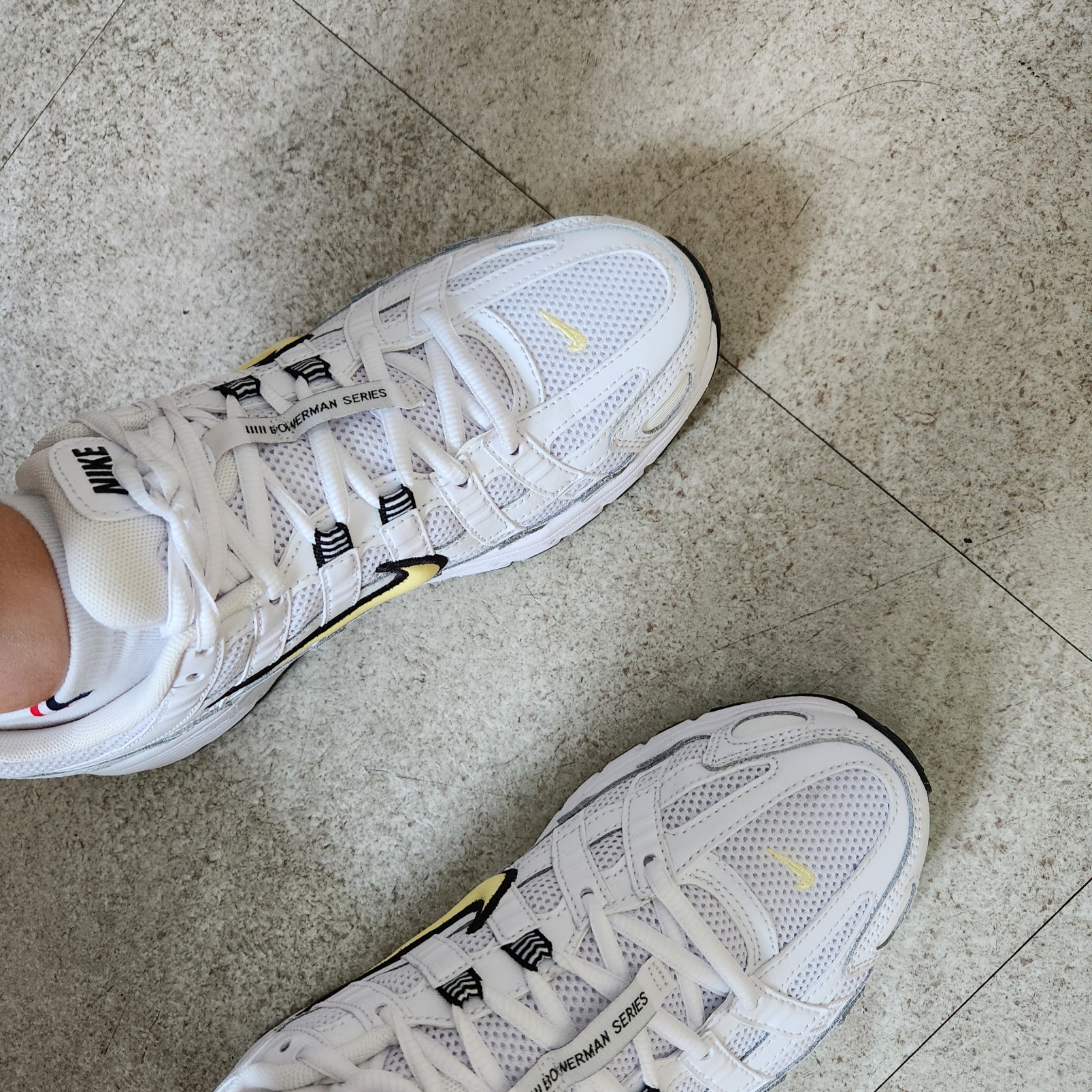 Nike P-6000 White Lemon Chiffon 착용 스타일