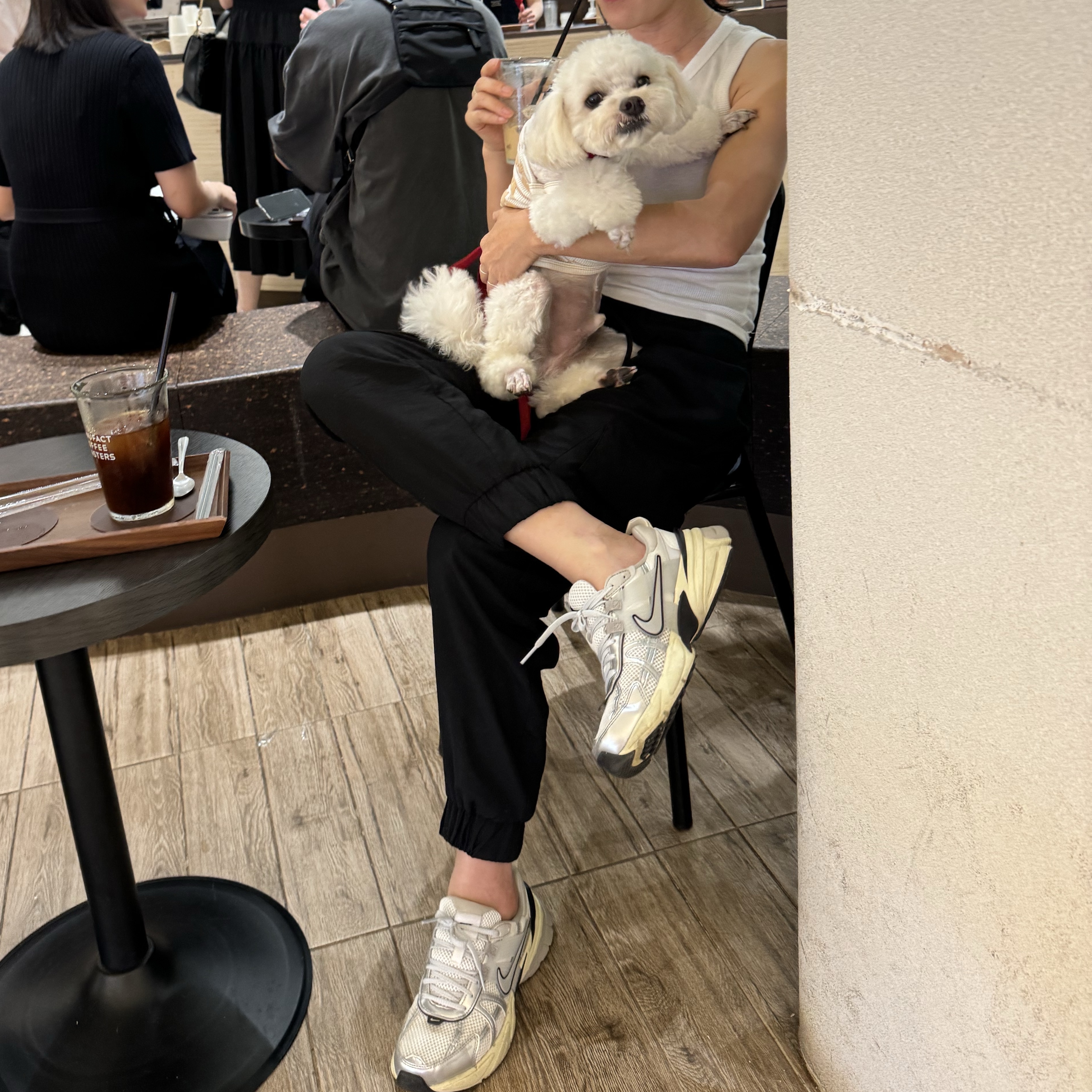 Nike V2K Run Summit White Metallic Silver 착용 스타일 - 2