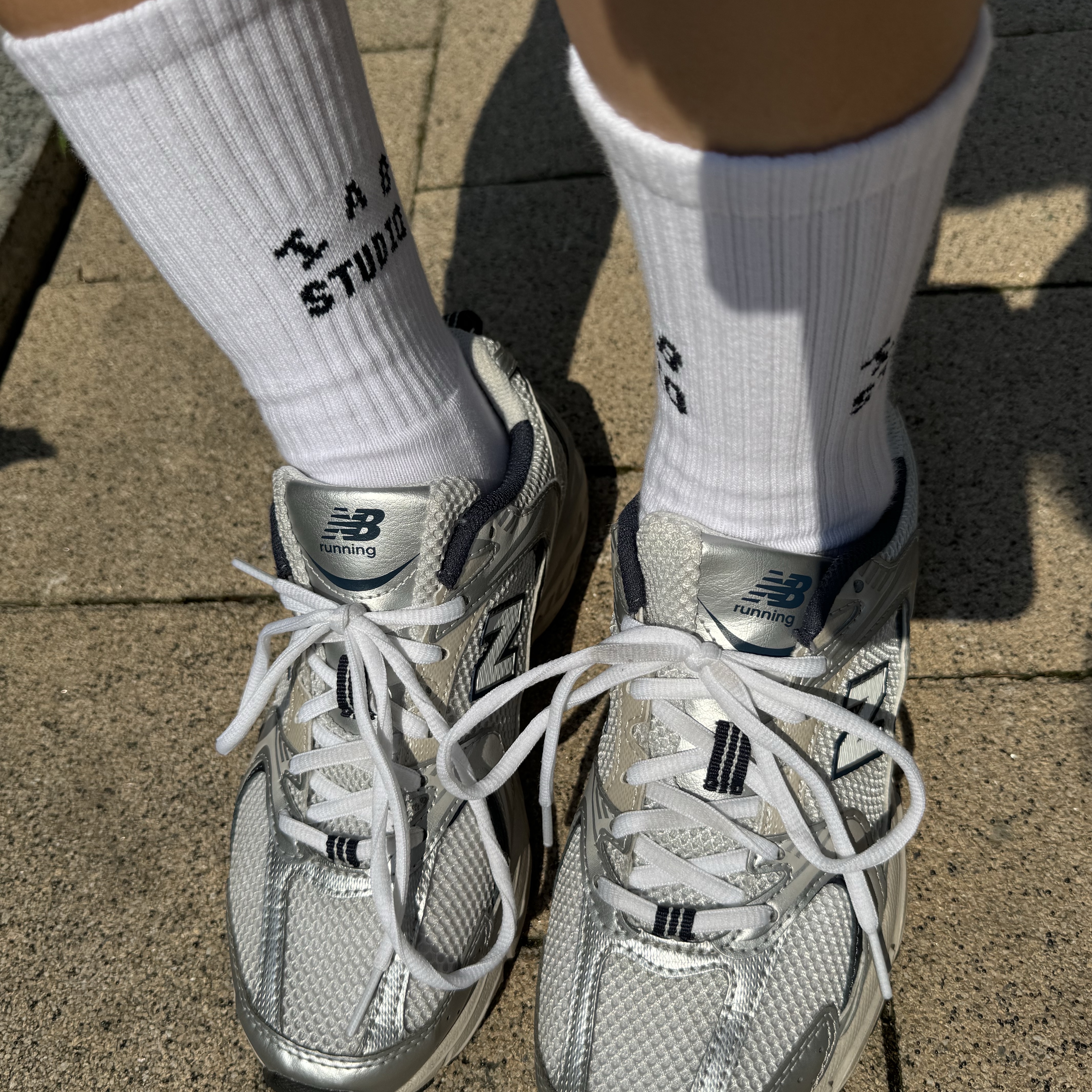 IAB Studio Socks White (5 Pack), New Balance 530 Steel Grey 착용 스타일