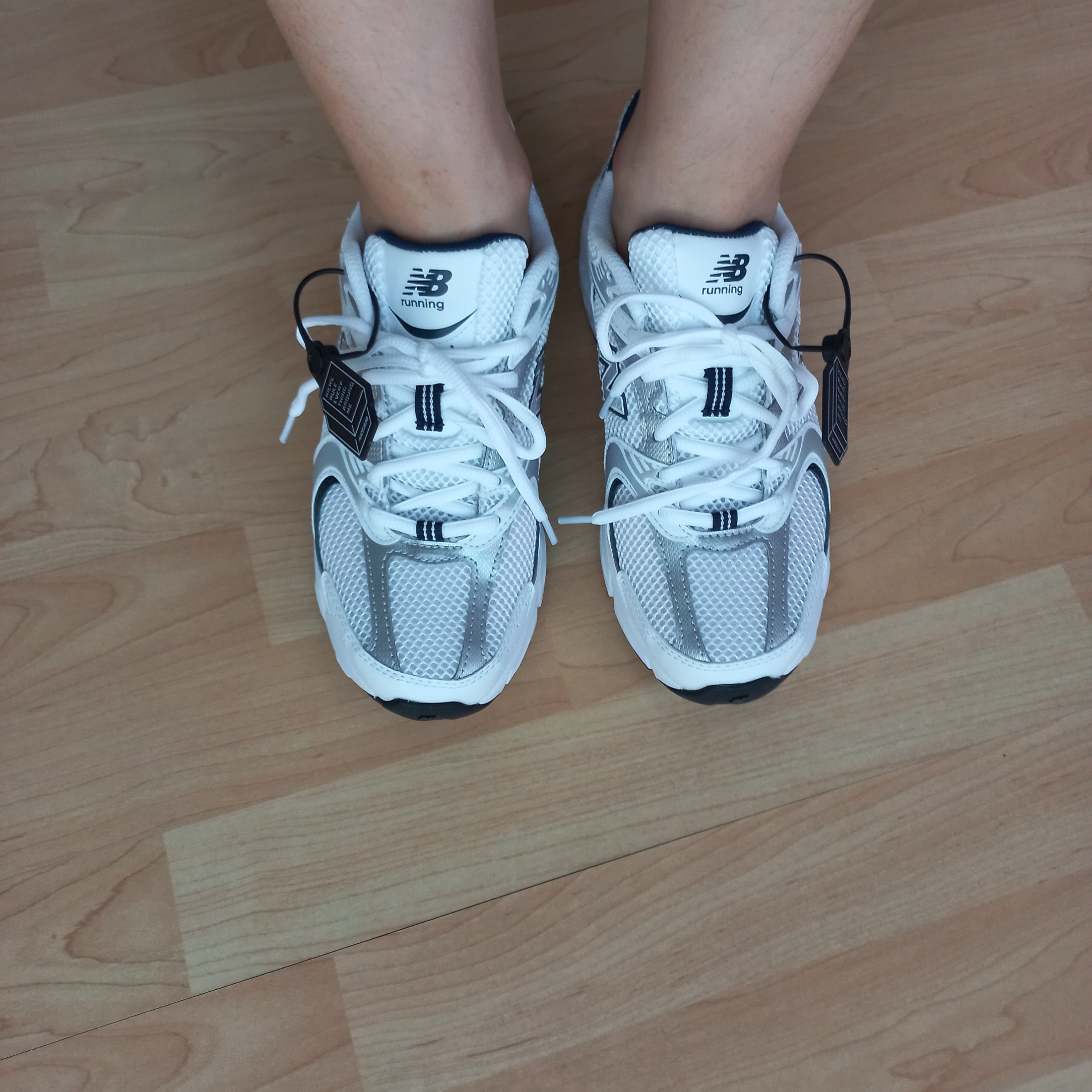 New Balance 530 White 착용 스타일
