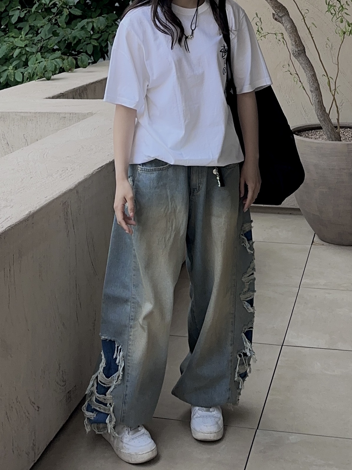 Stussy Tough Gear T-Shirt White 착용 스타일 - 3
