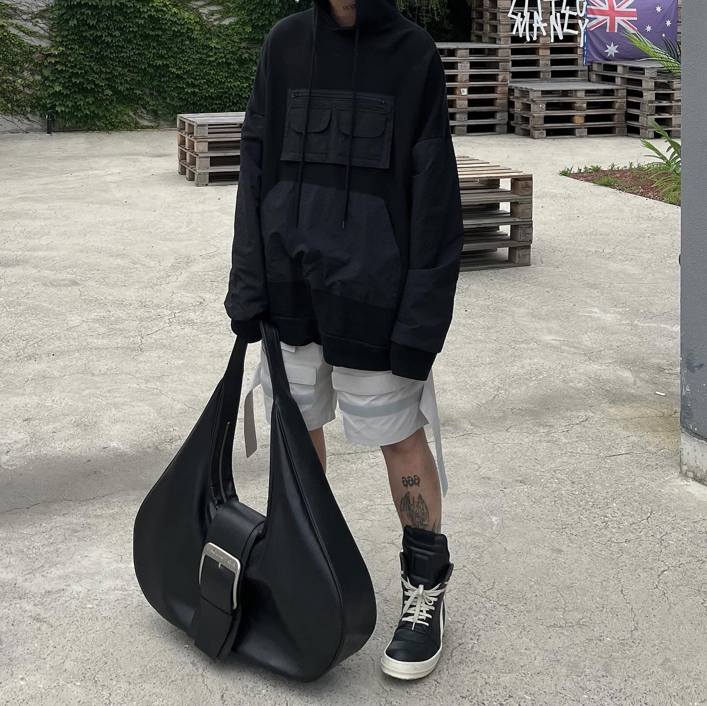 Rick Owens Geobasket Full Grain Calf Leather Strobe Sneakers Black Milk White, Project G/R Mega Buckle Hobo Bag Black 착용 스타일 - 2