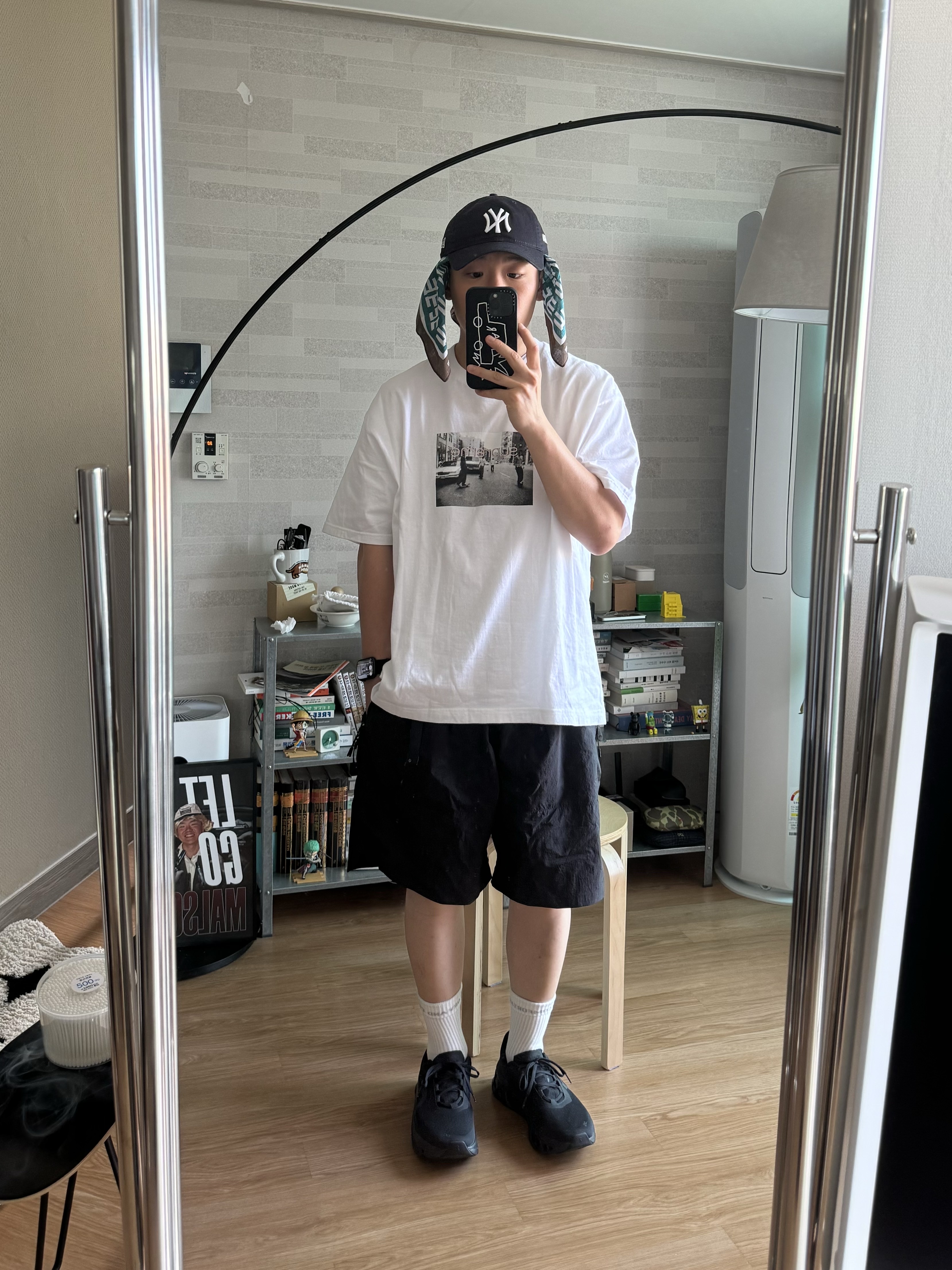 On Running Cloudmonster All Black, Supreme Crew 96 T-Shirt White - 24SS 착용 스타일 - 1
