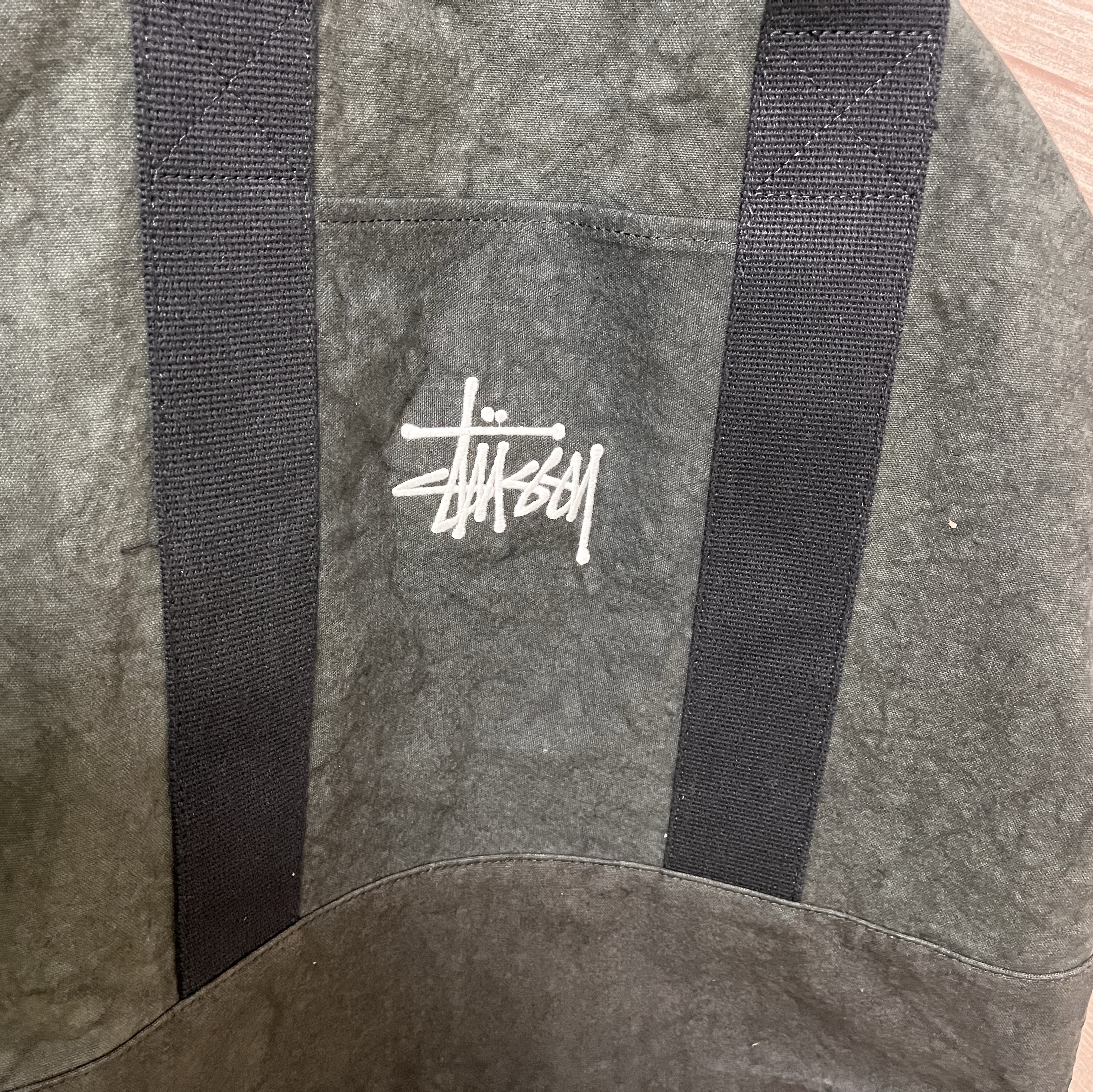 Stussy Canvas Extra Large Tote Bag Washed Black 착용 스타일