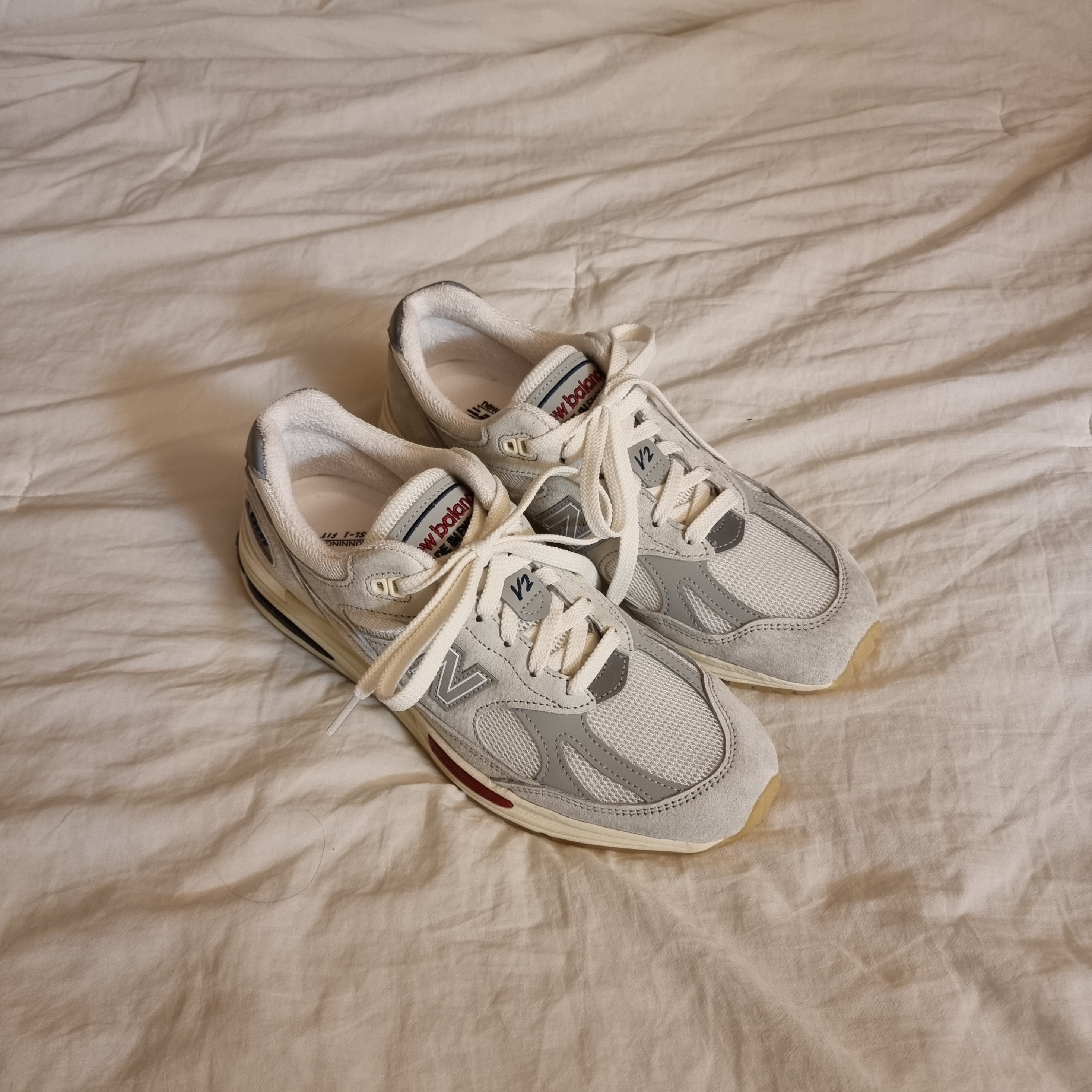 New Balance 991v2 Made in UK Off White Blanc De Blanc 착용 스타일 - 1