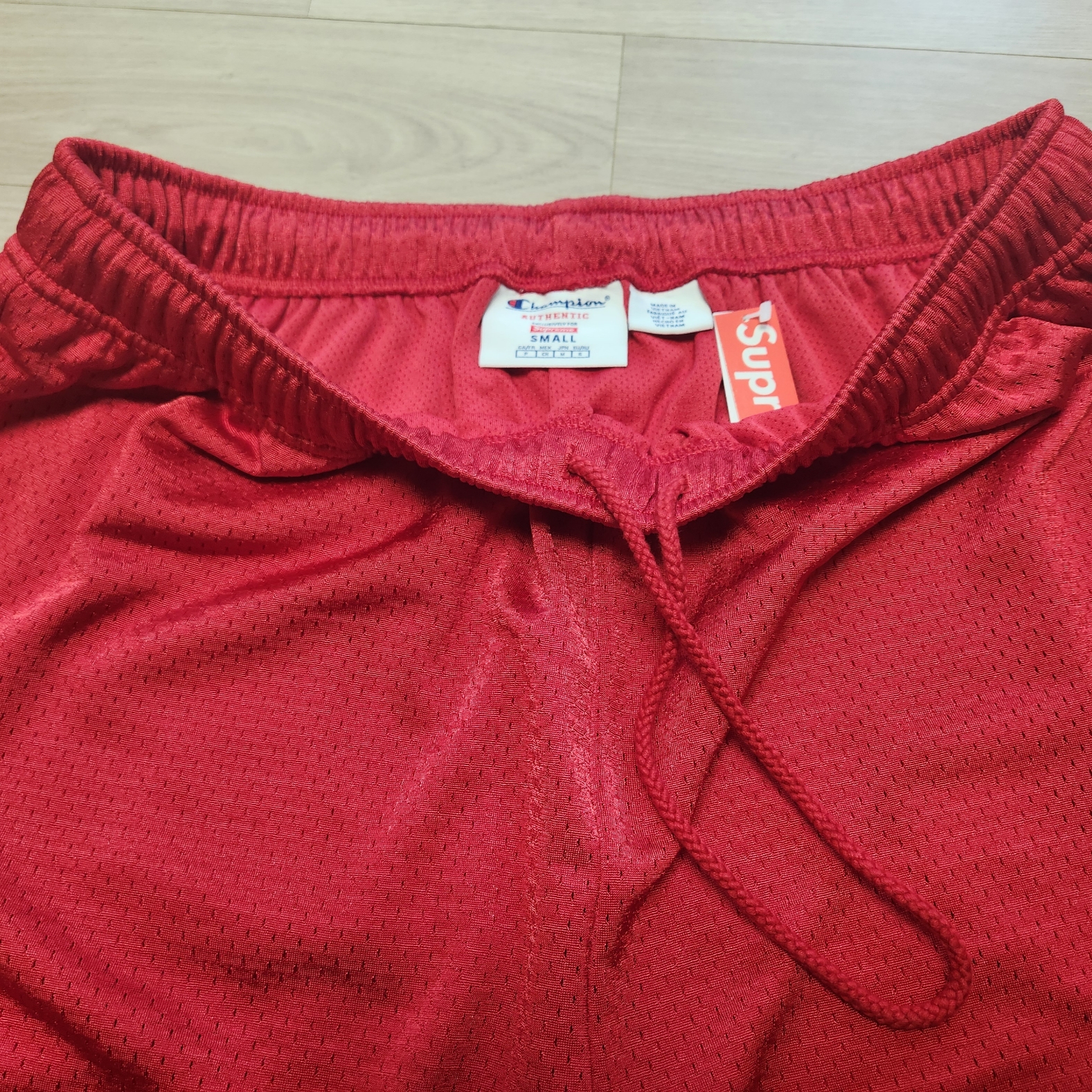 Supreme x Champion Mesh Short Red - 24SS, Supreme x Champion Coaches Jacket Red - 24SS 착용 스타일 - 3