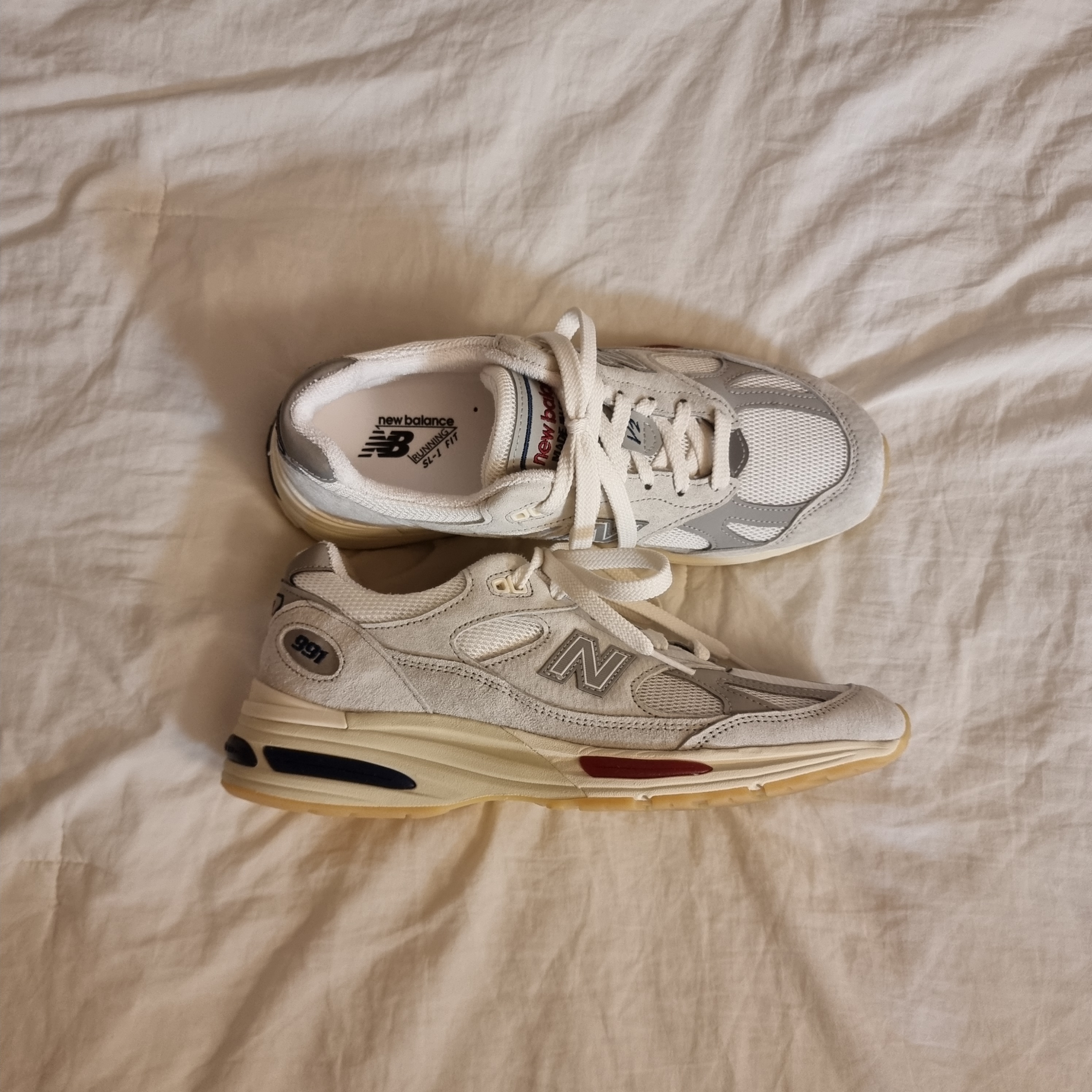New Balance 991v2 Made in UK Off White Blanc De Blanc 착용 스타일 - 5