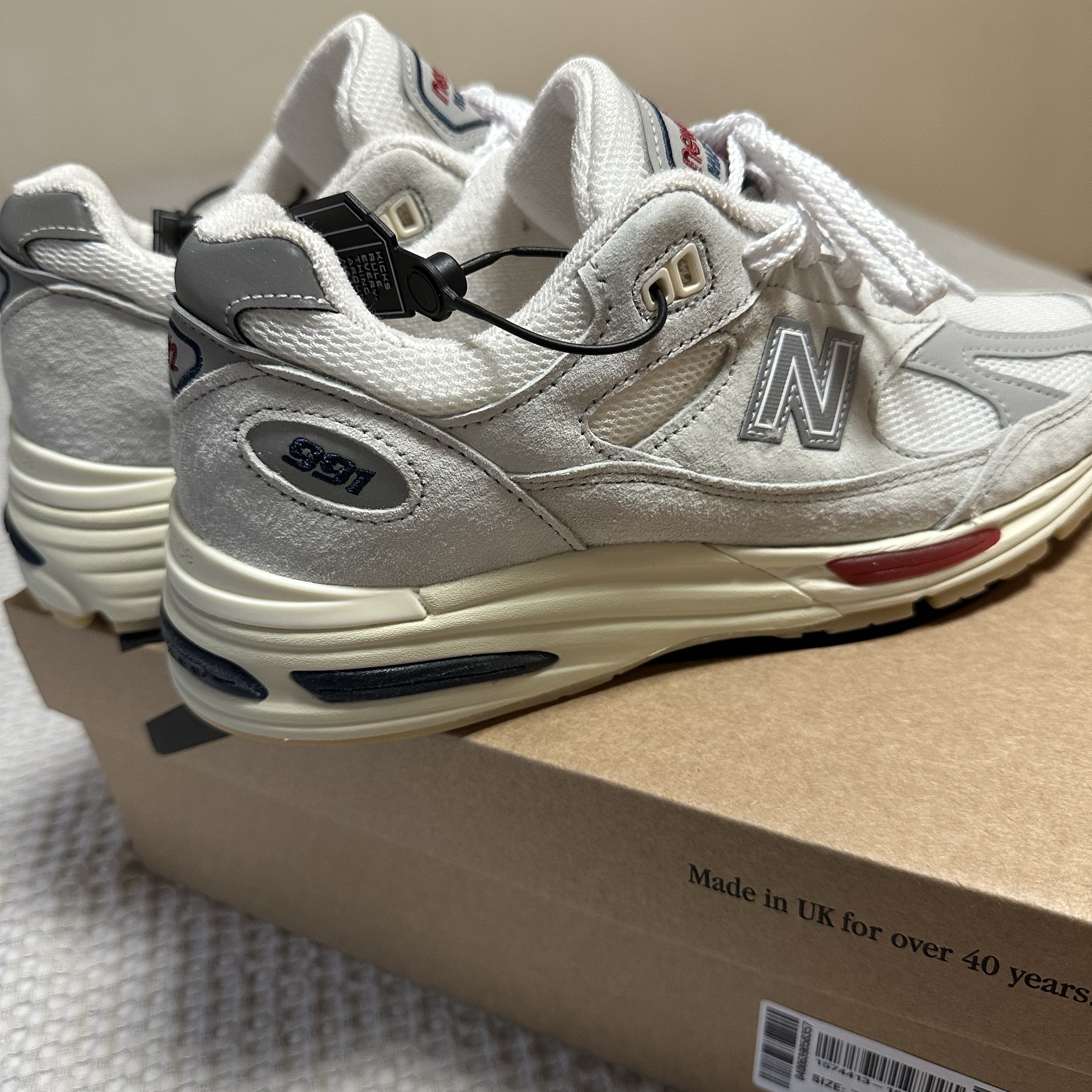 New Balance 991v2 Made in UK Off White Blanc De Blanc 착용 스타일 - 1