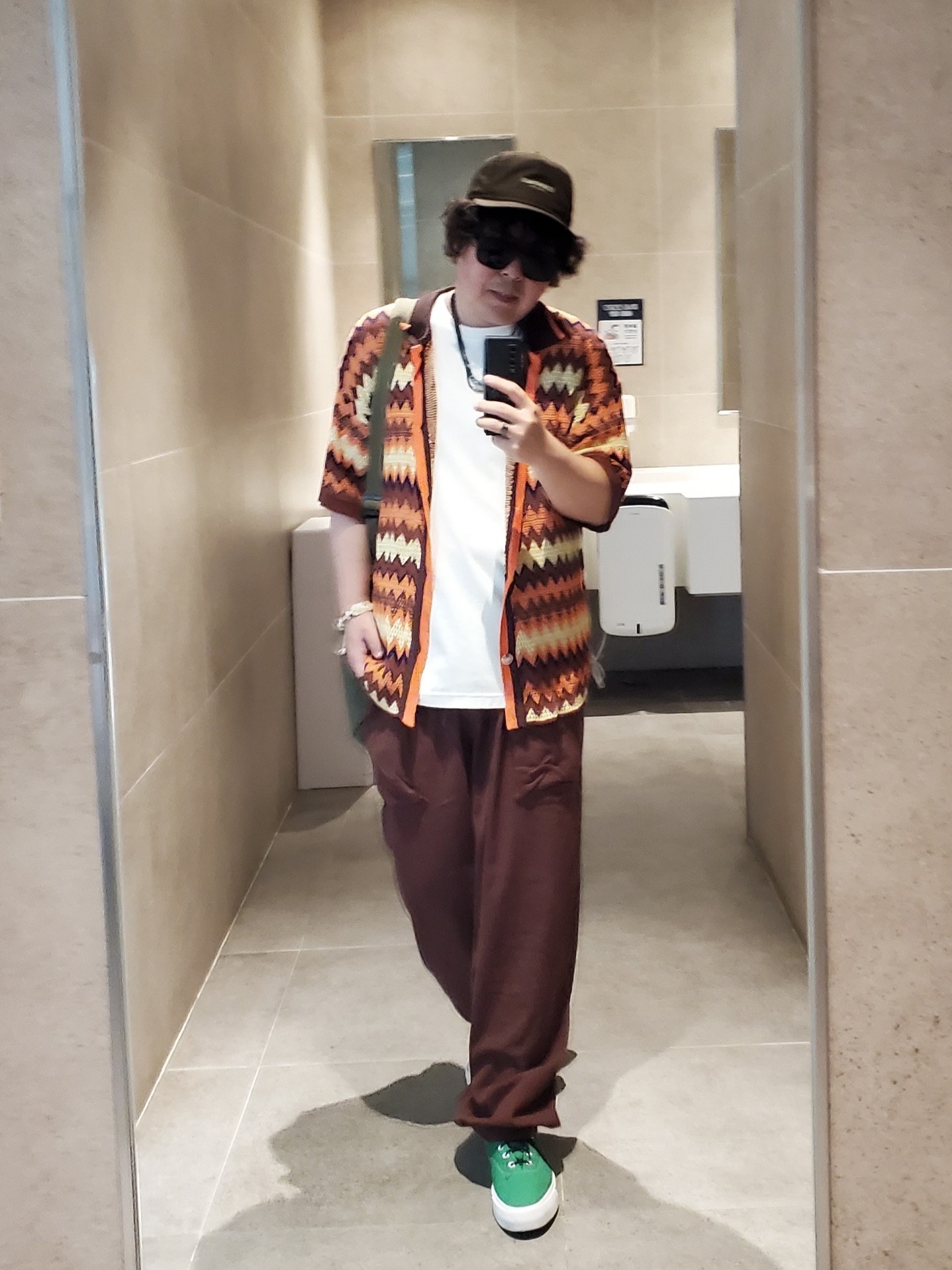 Converse Skid Grip CVO Ox Green, Essentials x New Era Retro Crown Strapback Brown 착용 스타일 - 2