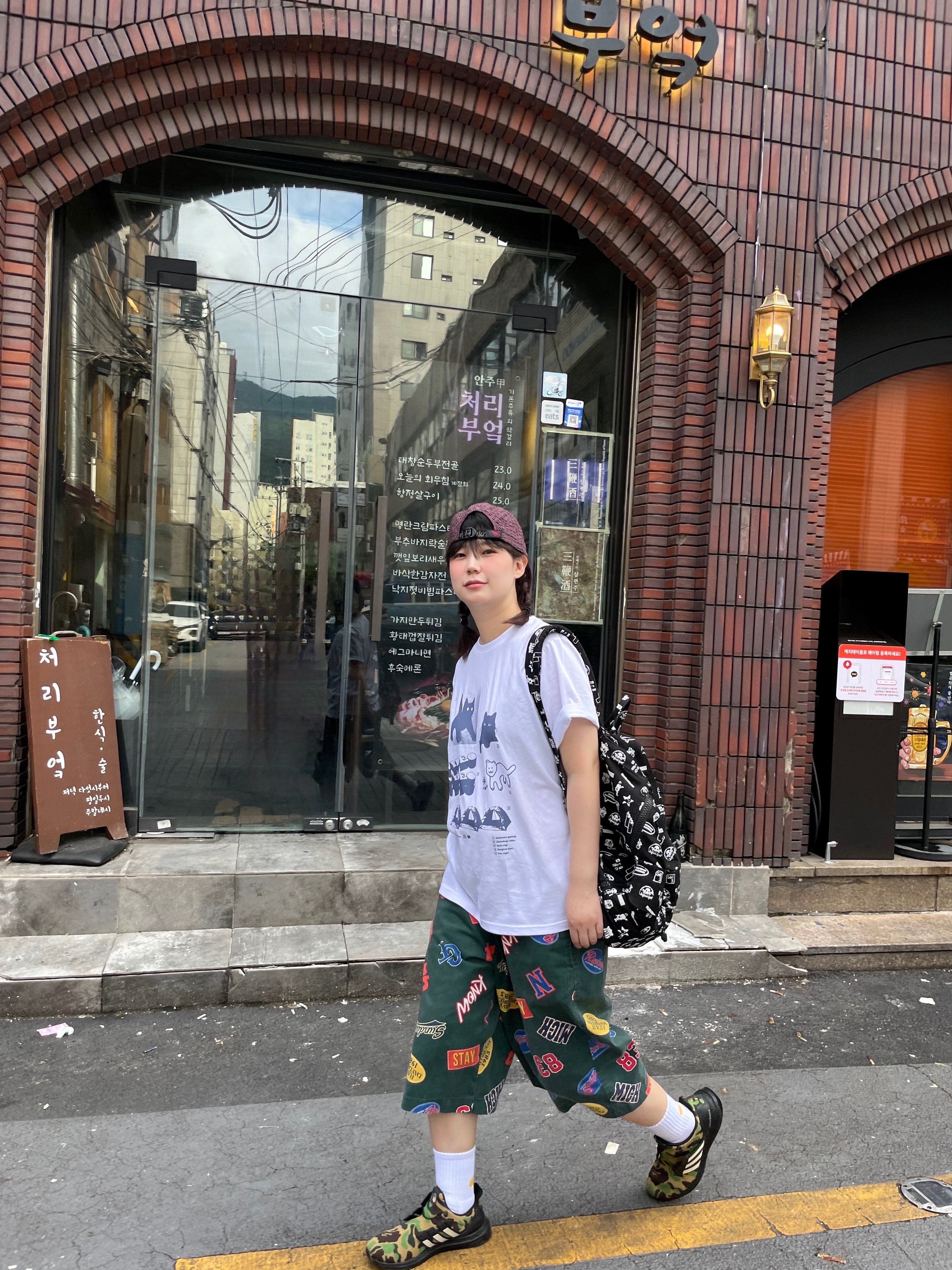 Safarispot Ultimate Logo Denim Backpack 착용 스타일