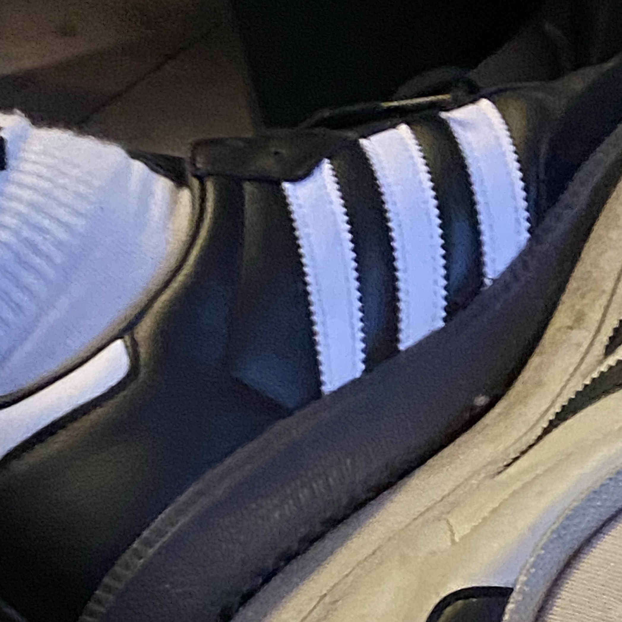Adidas Samba OG Black White Gum 착용 스타일