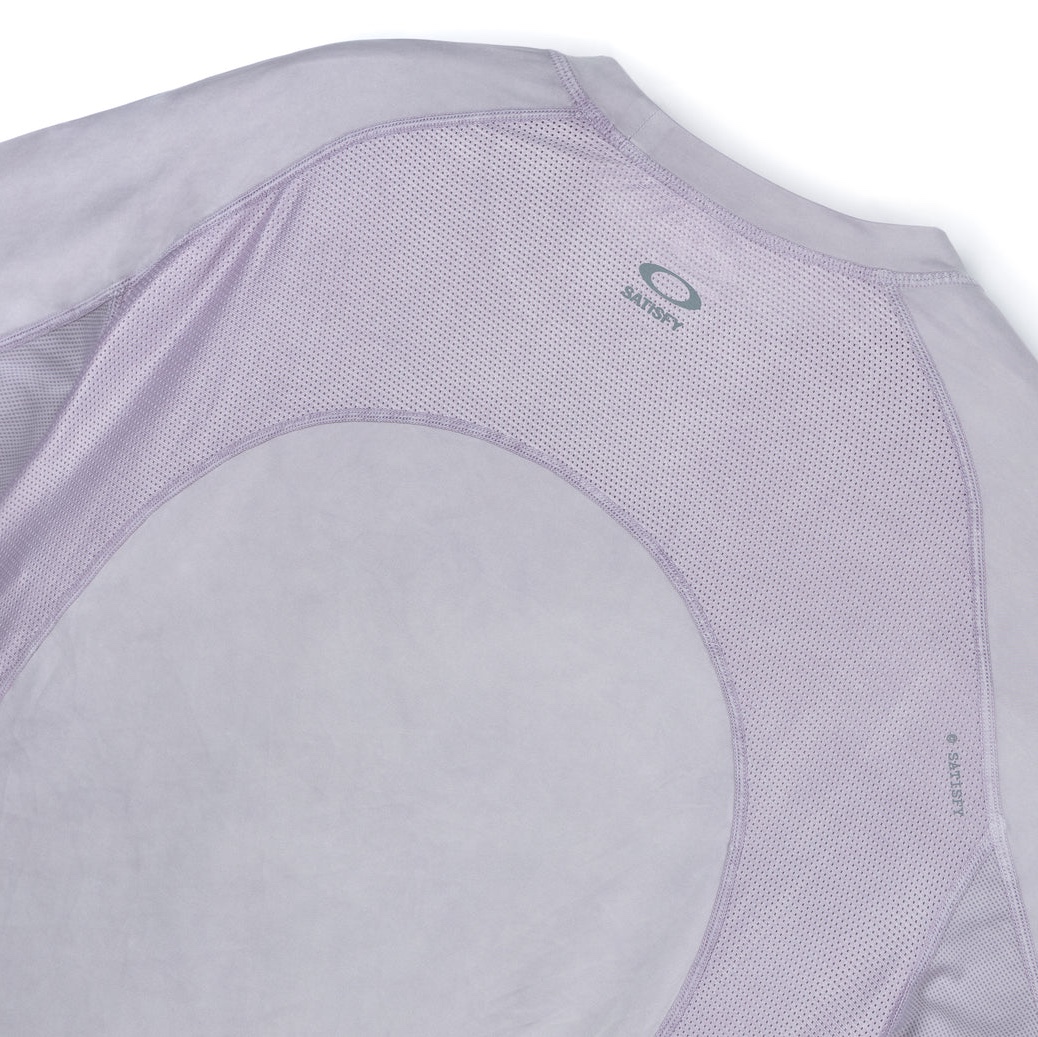 Oakley x Satisfy AuraLite Desert T-Shirt Mineral Dusk 착용 스타일 - 3