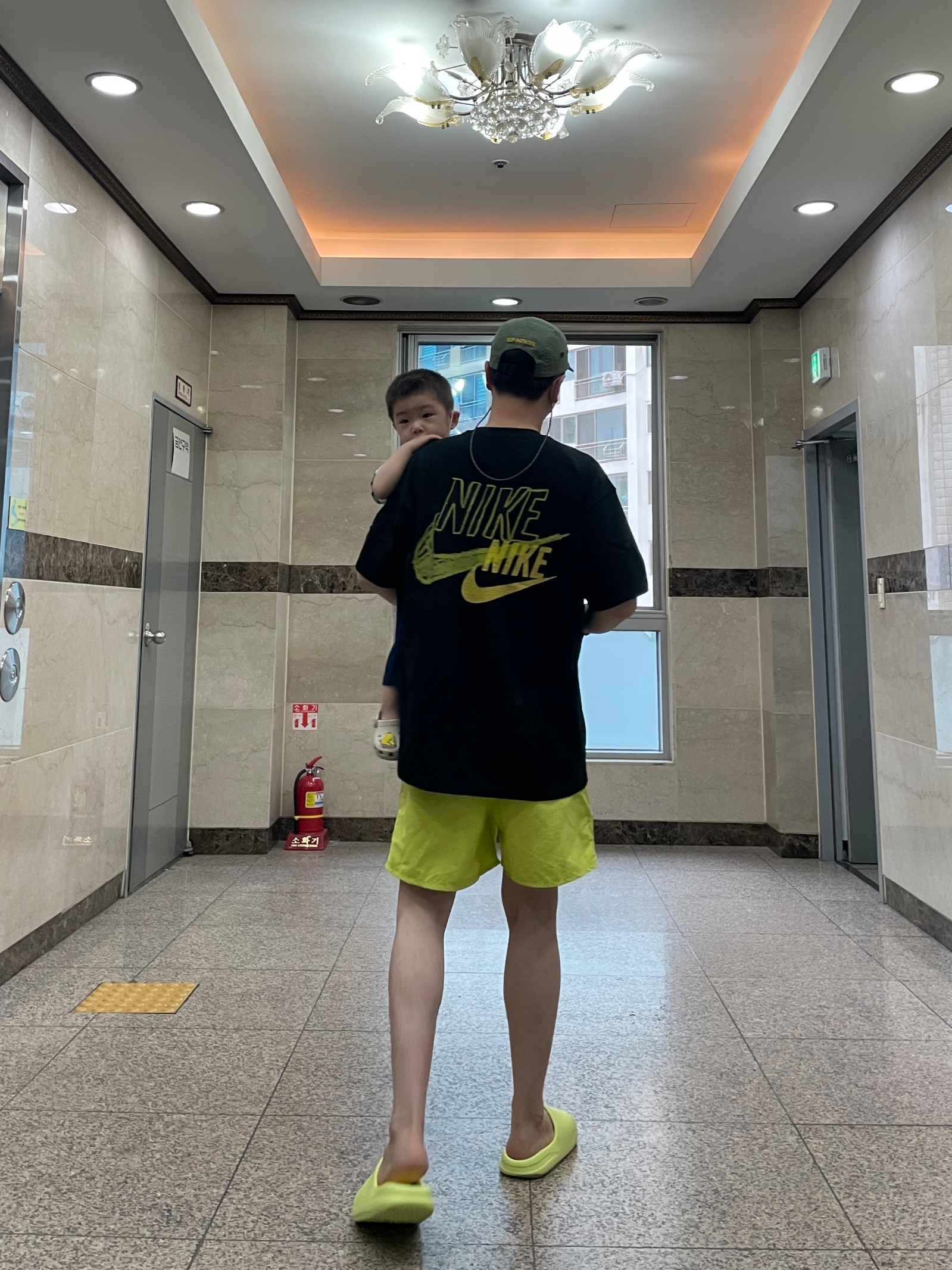 Supreme Military Camp Cap Olive - 24SS, Nike M NRG Dunk '85 T-Shirt Black - US/EU 착용 스타일 - 1