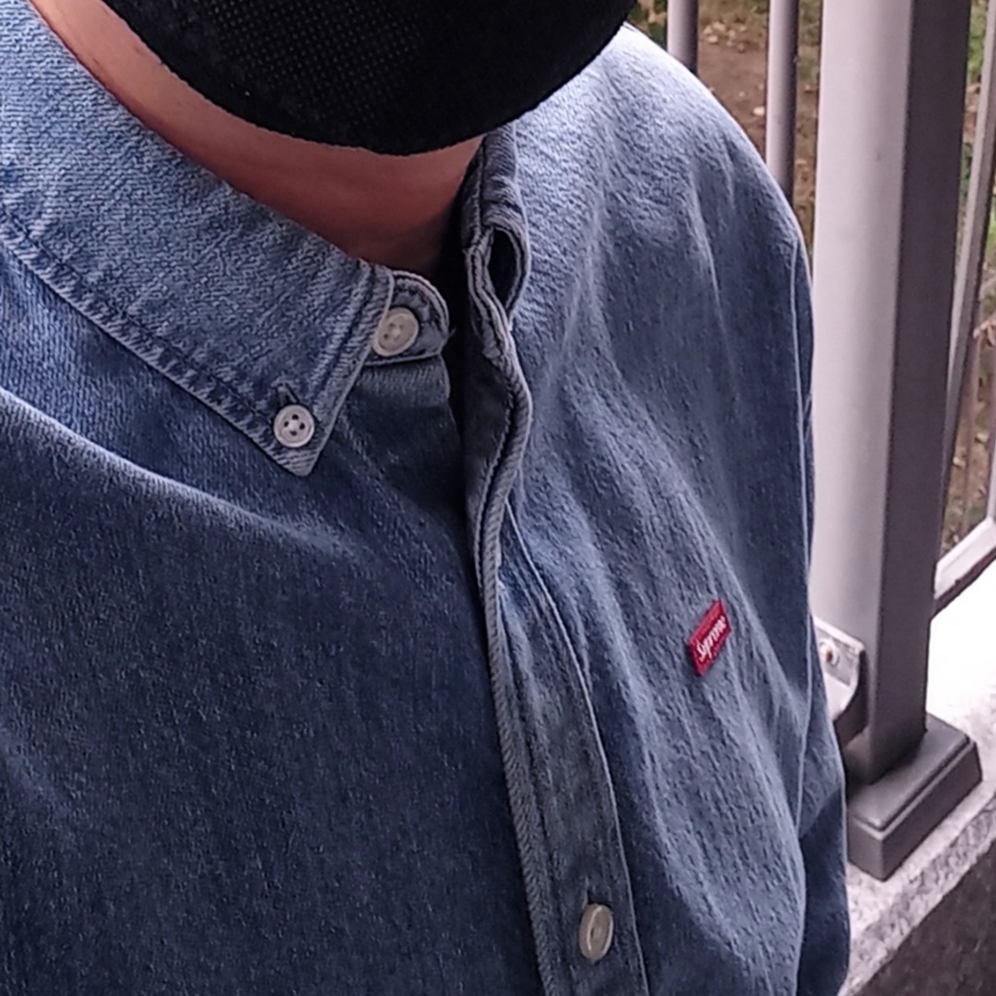 Supreme Small Box Shirt Denim - 23FW, Needles Narrow Track Pants Poly Smooth Olive 착용 스타일 - 2