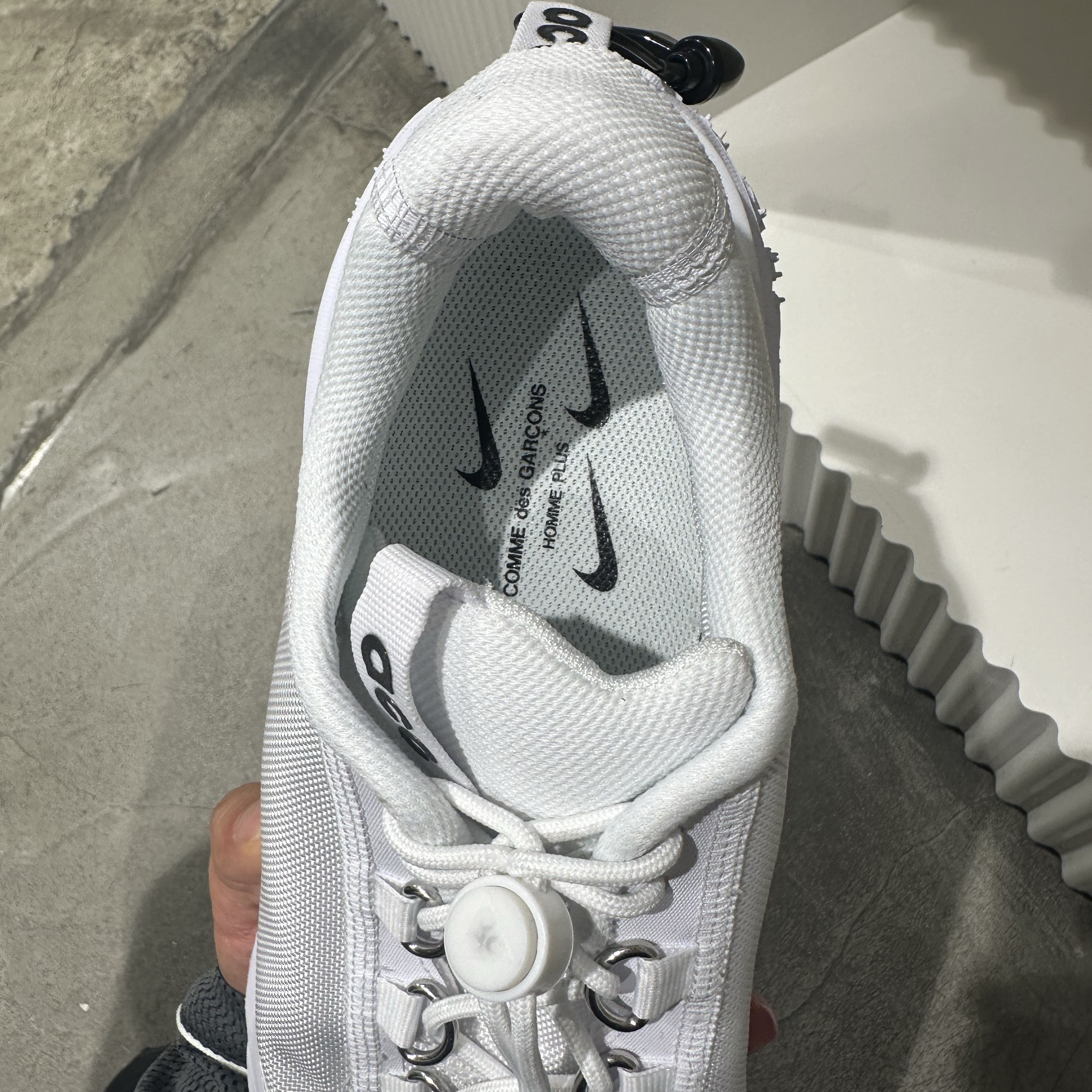 Nike x Supreme SB Darwin Low White, Nike Air Max Dn Black Light Crimson 착용 스타일 - 5