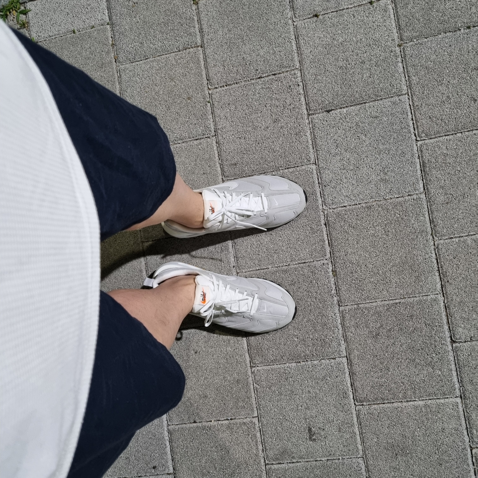 Nike Air Max Dawn Grey Fog 착용 스타일
