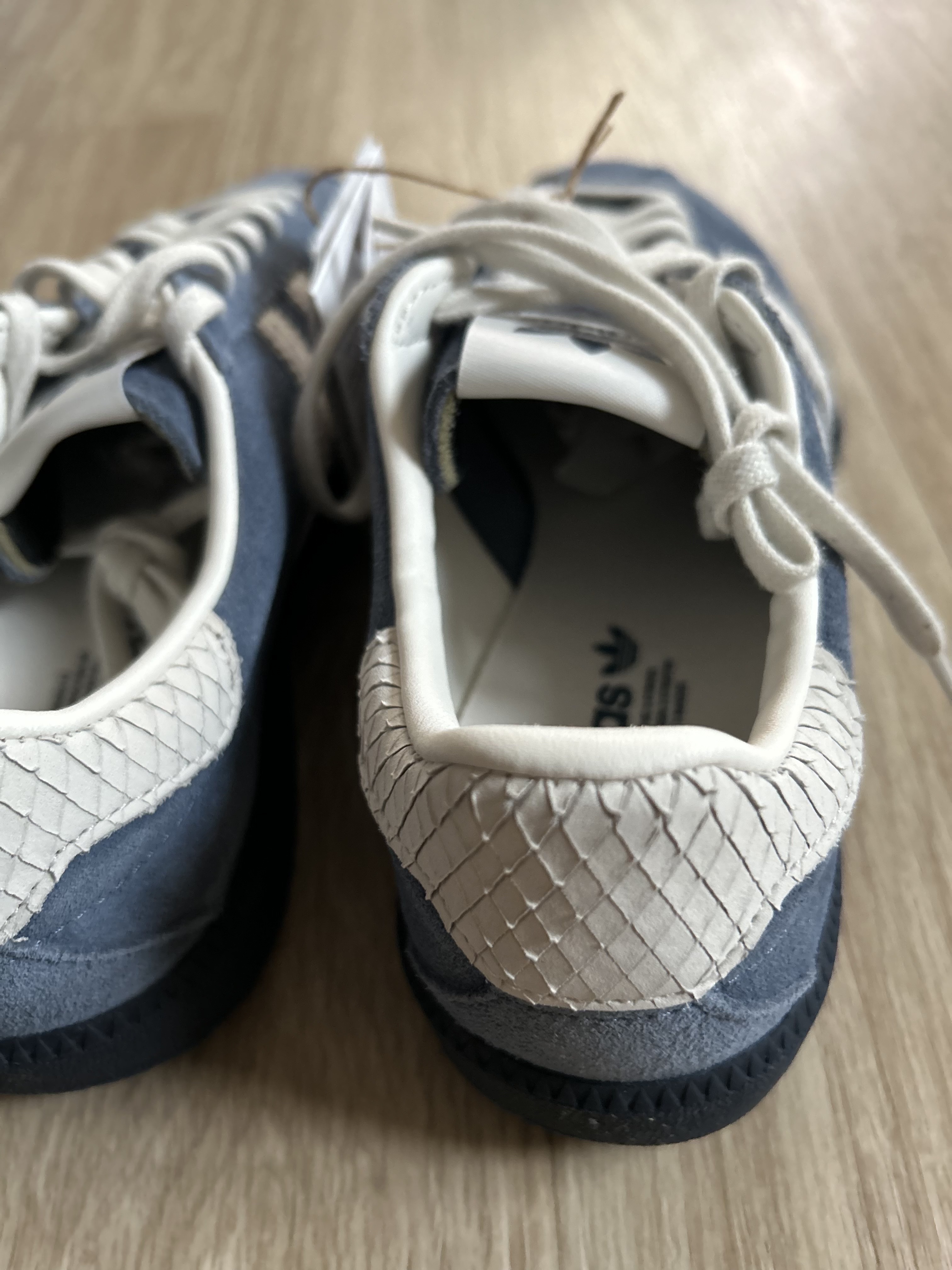(W) Adidas Bermuda Night Indigo Preloved Ink 착용 스타일