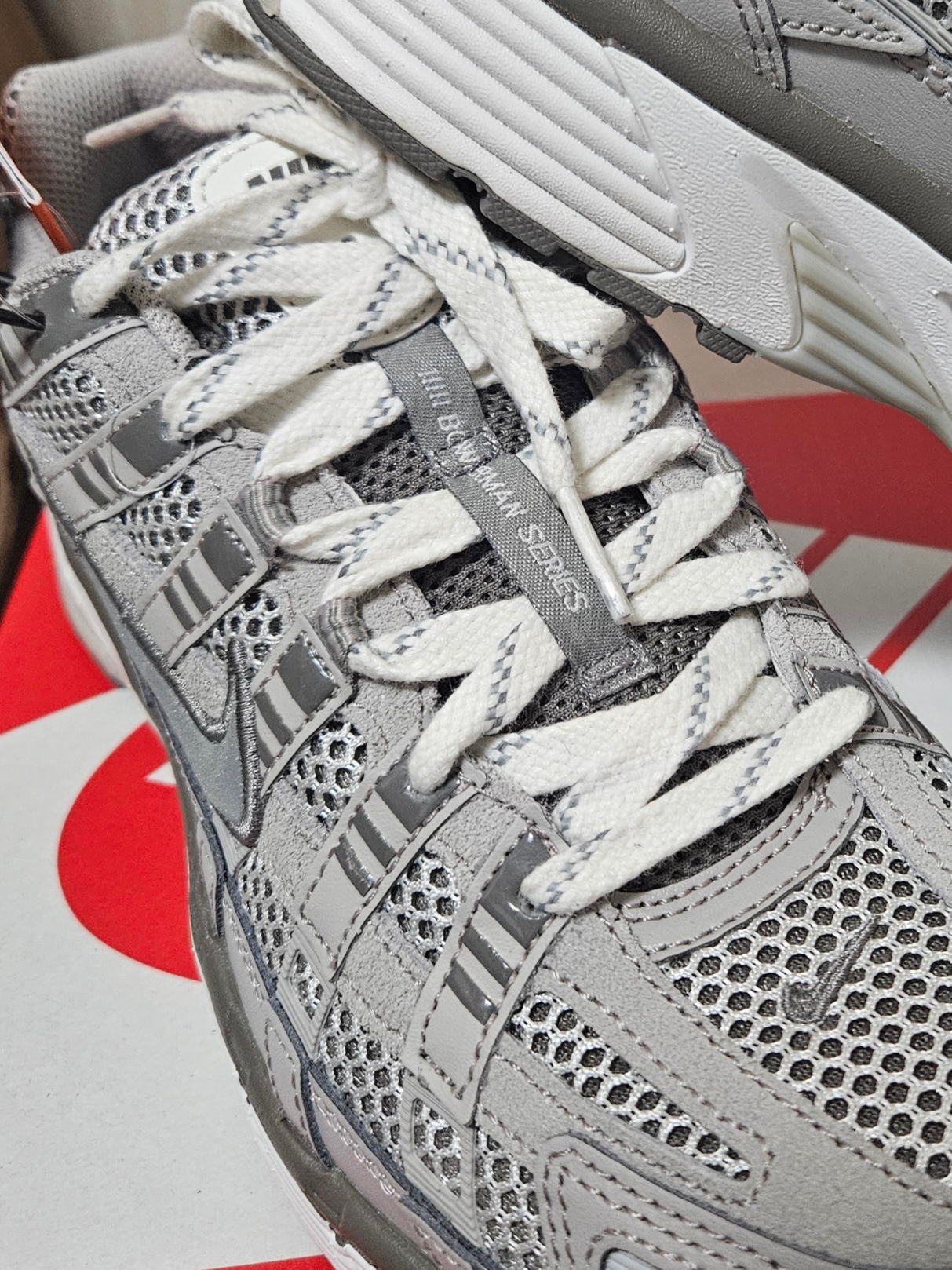 Nike P-6000 PRM Light Iron Ore 착용 스타일 - 2