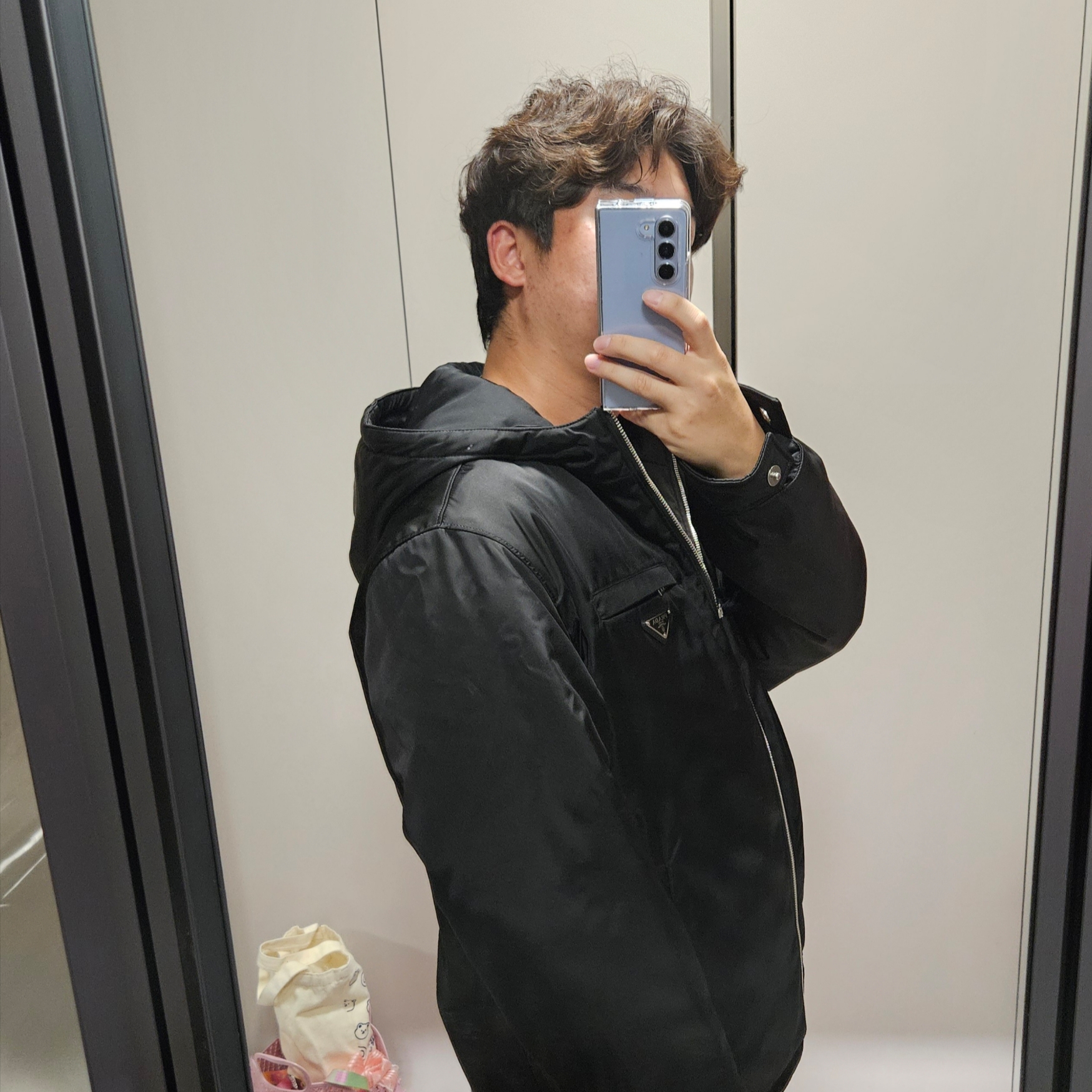 Prada Re-Nylon Jacket Black 착용 스타일 - 3