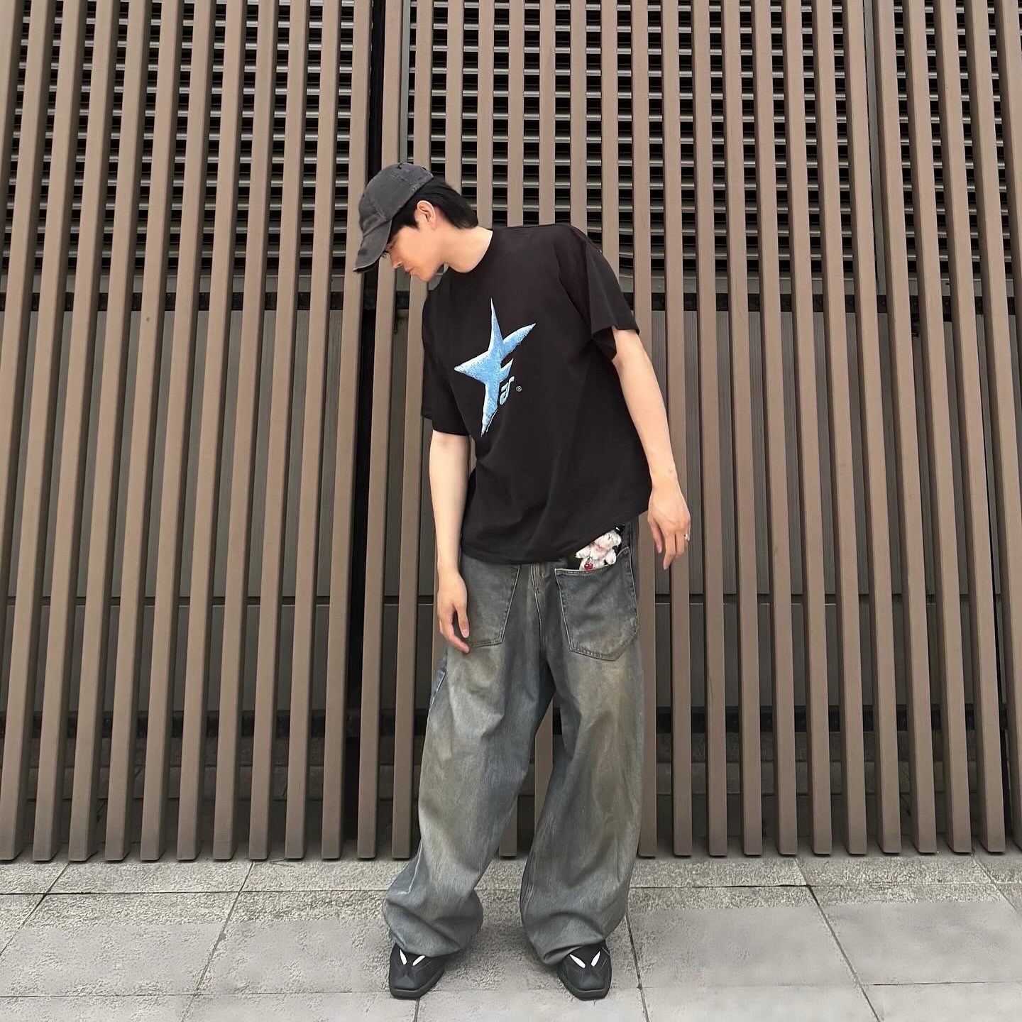 Project G/R Coated Backward Denim Pants Blue, Nike x Martine Rose Shox MR4 Black 착용 스타일 - 1