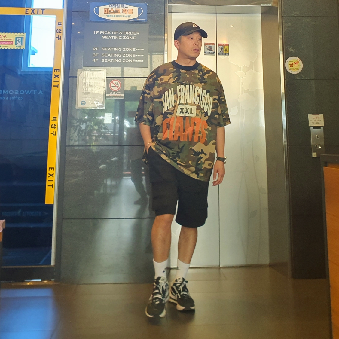 Nike x Sacai VaporWaffle Black White, Nike ACG Trail Cap Black 착용 스타일 - 1
