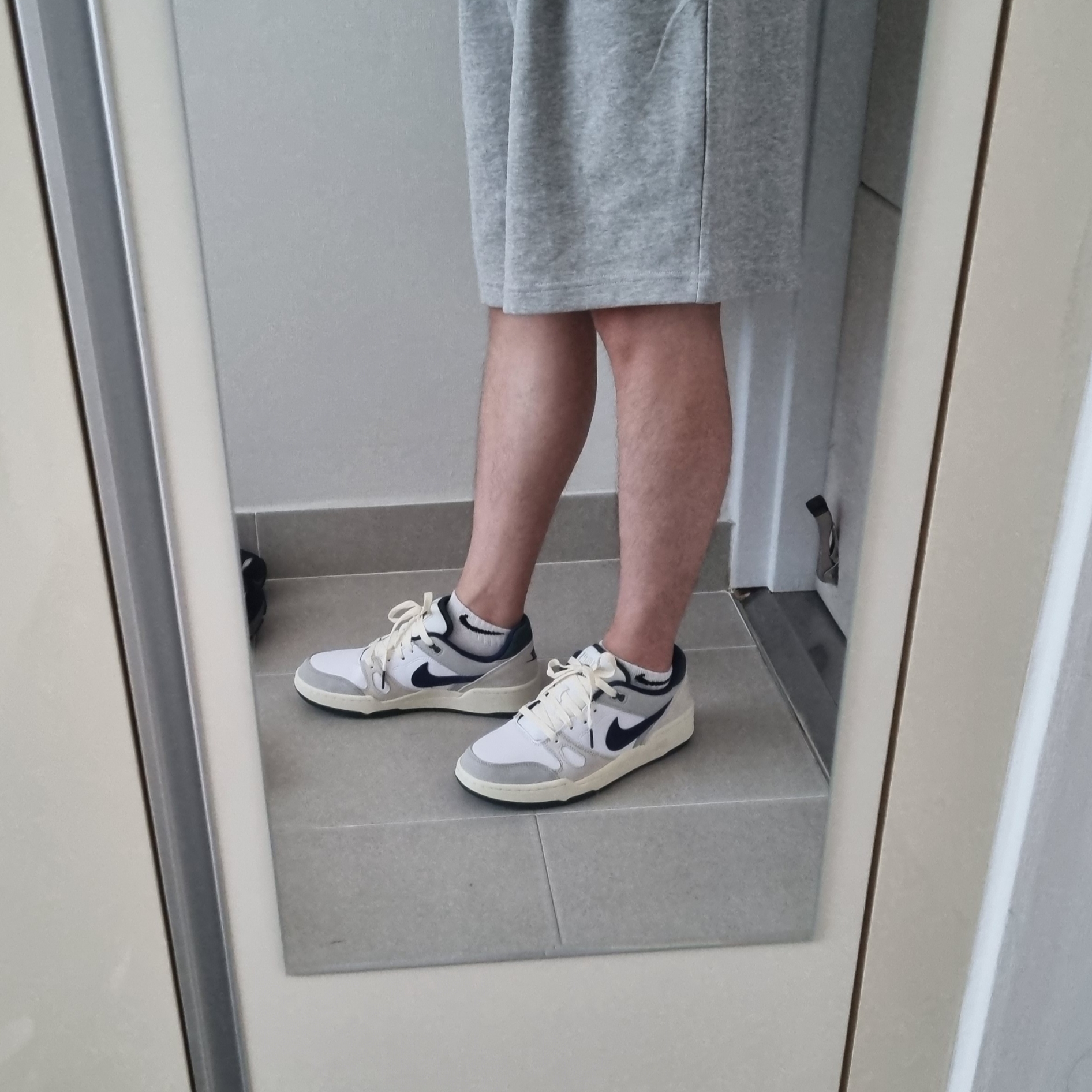 Nike Full Force Low White Light Iron Ore 착용 스타일 - 2