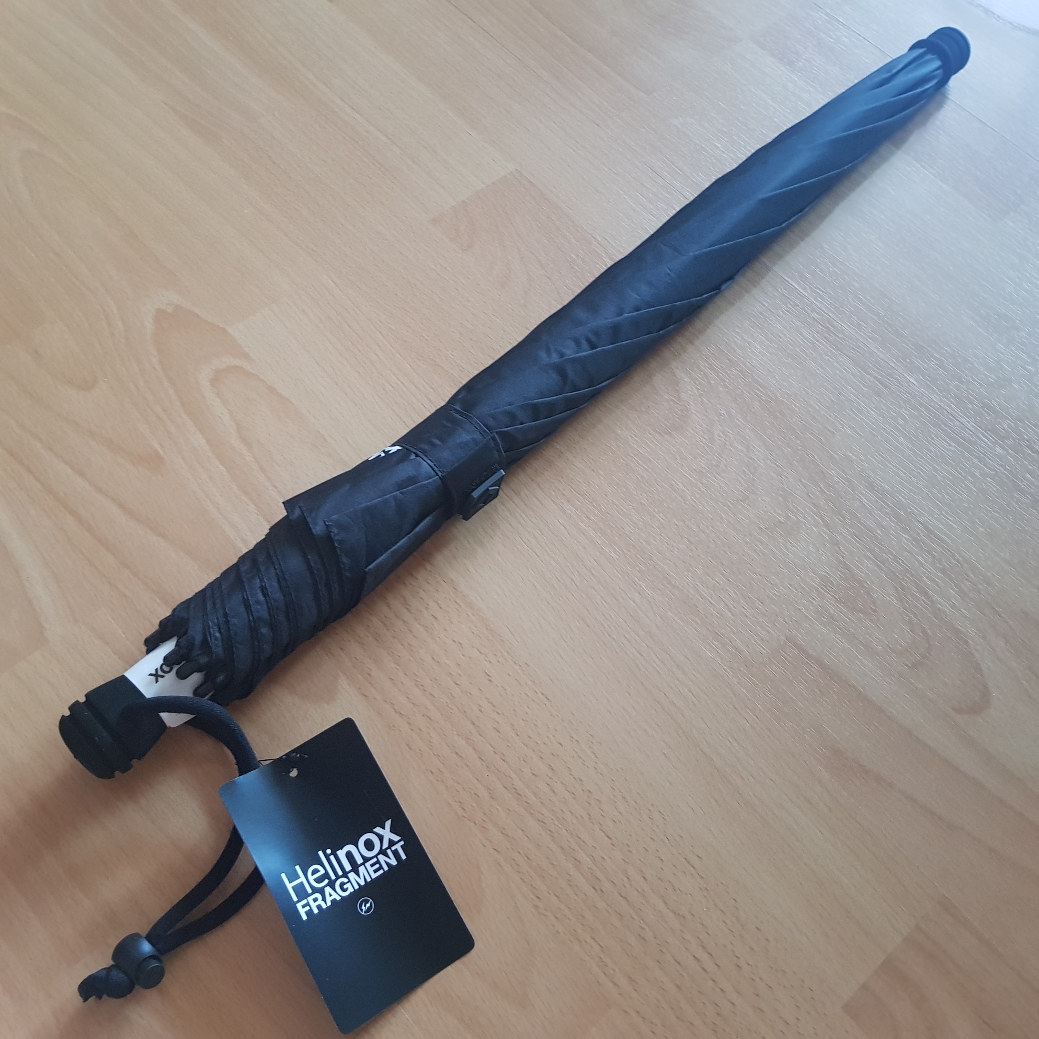 Helinox x Fragment Design Umbrella Black 착용 스타일 - 3