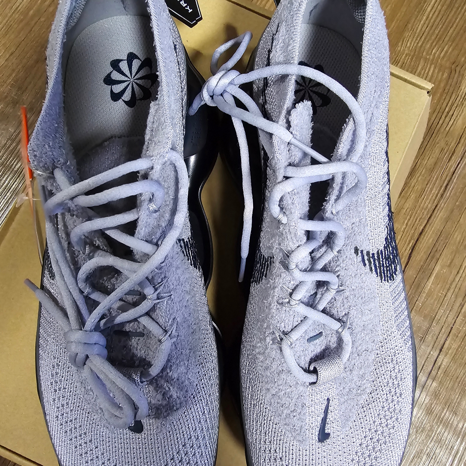 Nike Air Max Scorpion Flyknit Pewter Dark Smoke Grey 착용 스타일 - 3