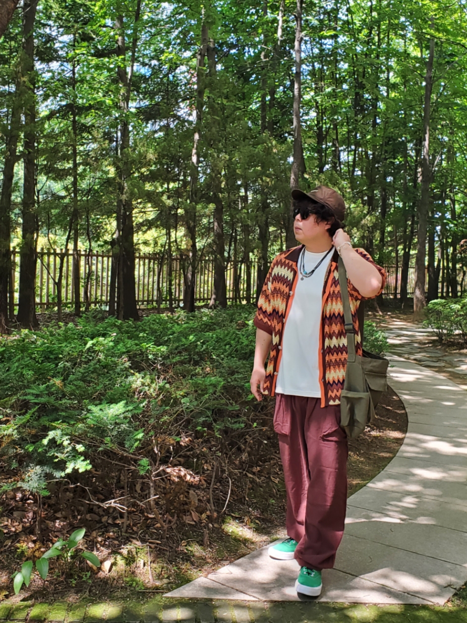 Converse Skid Grip CVO Ox Green, Essentials x New Era Retro Crown Strapback Brown 착용 스타일 - 3