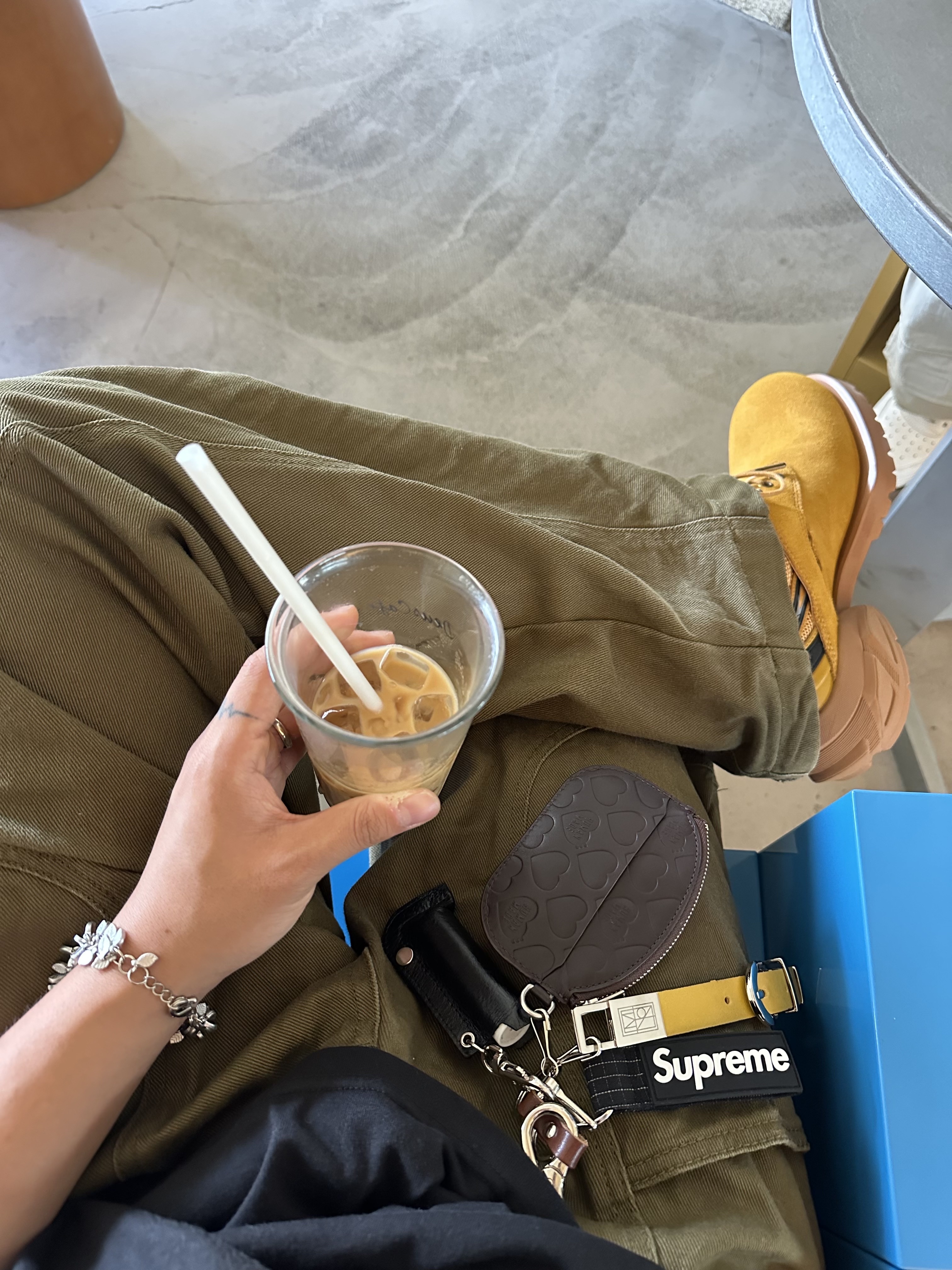 Remagine Hybrid Derby Shoes Starting Bigger Wheat, Gentle Monster x Maison Margiela MM107 Leather Khaki Black 착용 스타일 - 5
