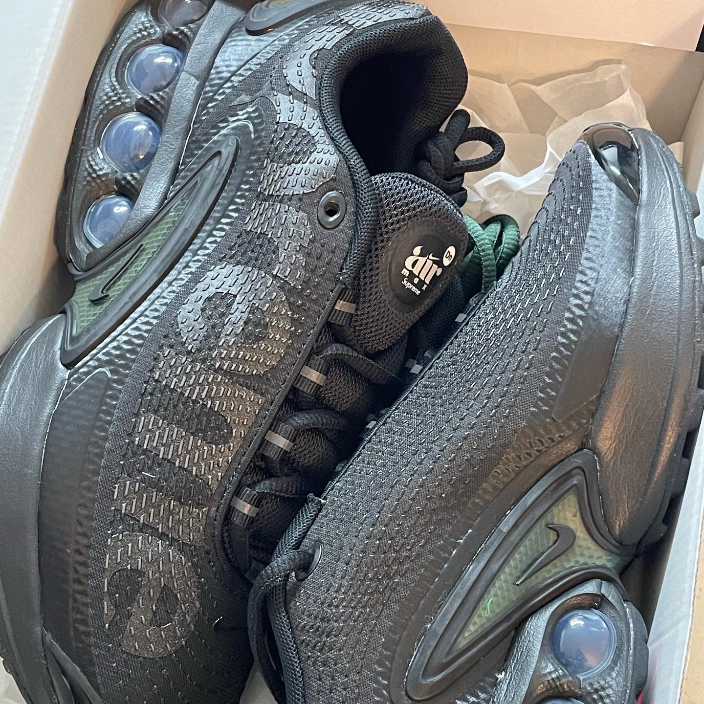 Nike x Supreme Air Max DN SP Black Galactic Jade 착용 스타일 - 2