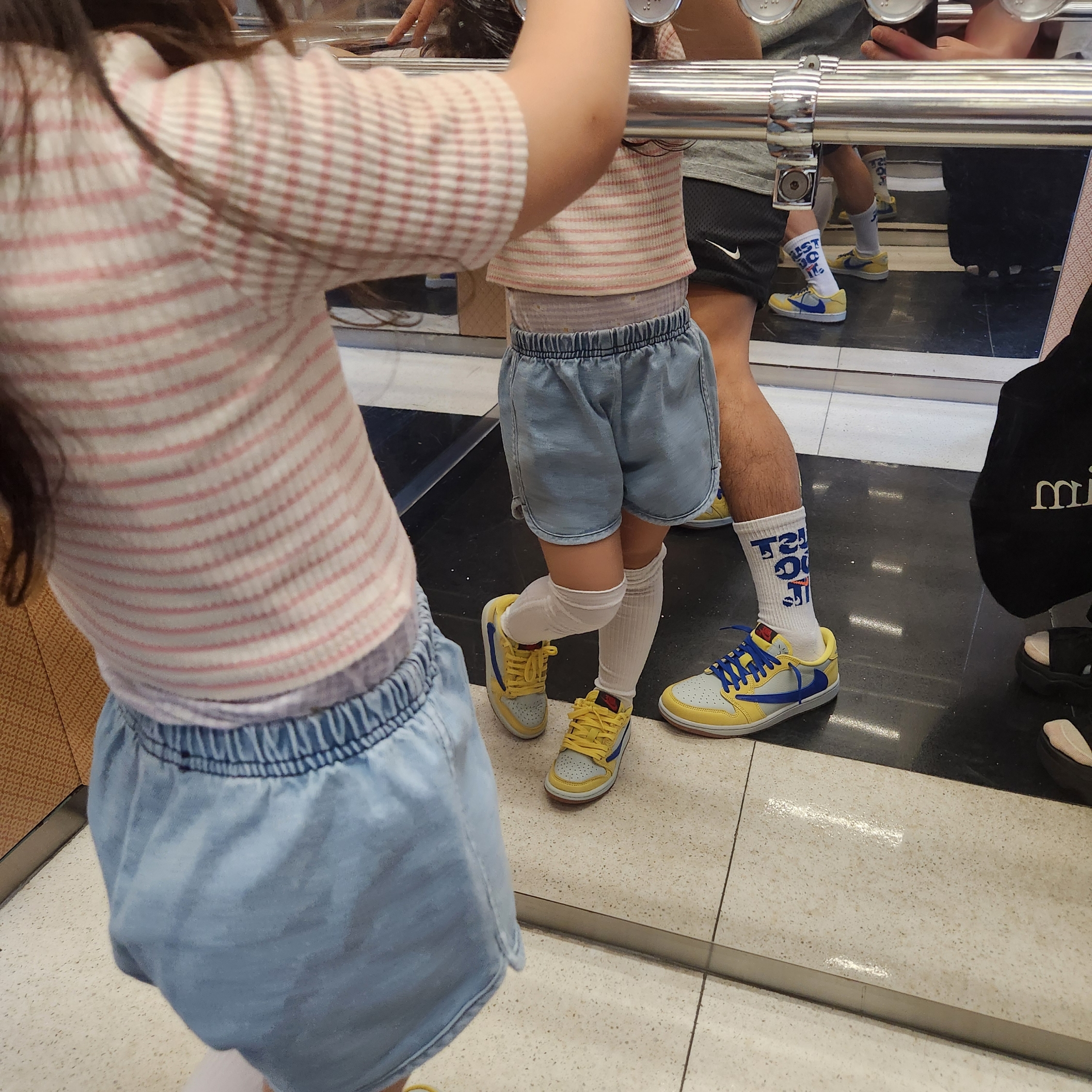 (W) Jordan 1 x Travis Scott Retro Low OG SP Canary, (PS) Jordan 1 x Travis Scott Retro Low OG SP Canary 착용 스타일 - 1