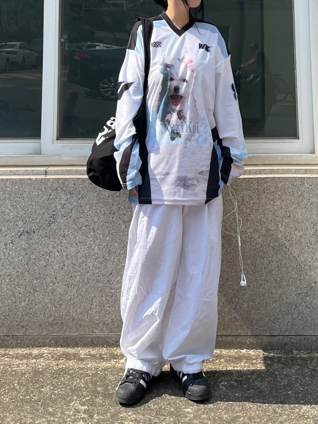 Adidas Superstar Core Black White 착용 스타일 - 4