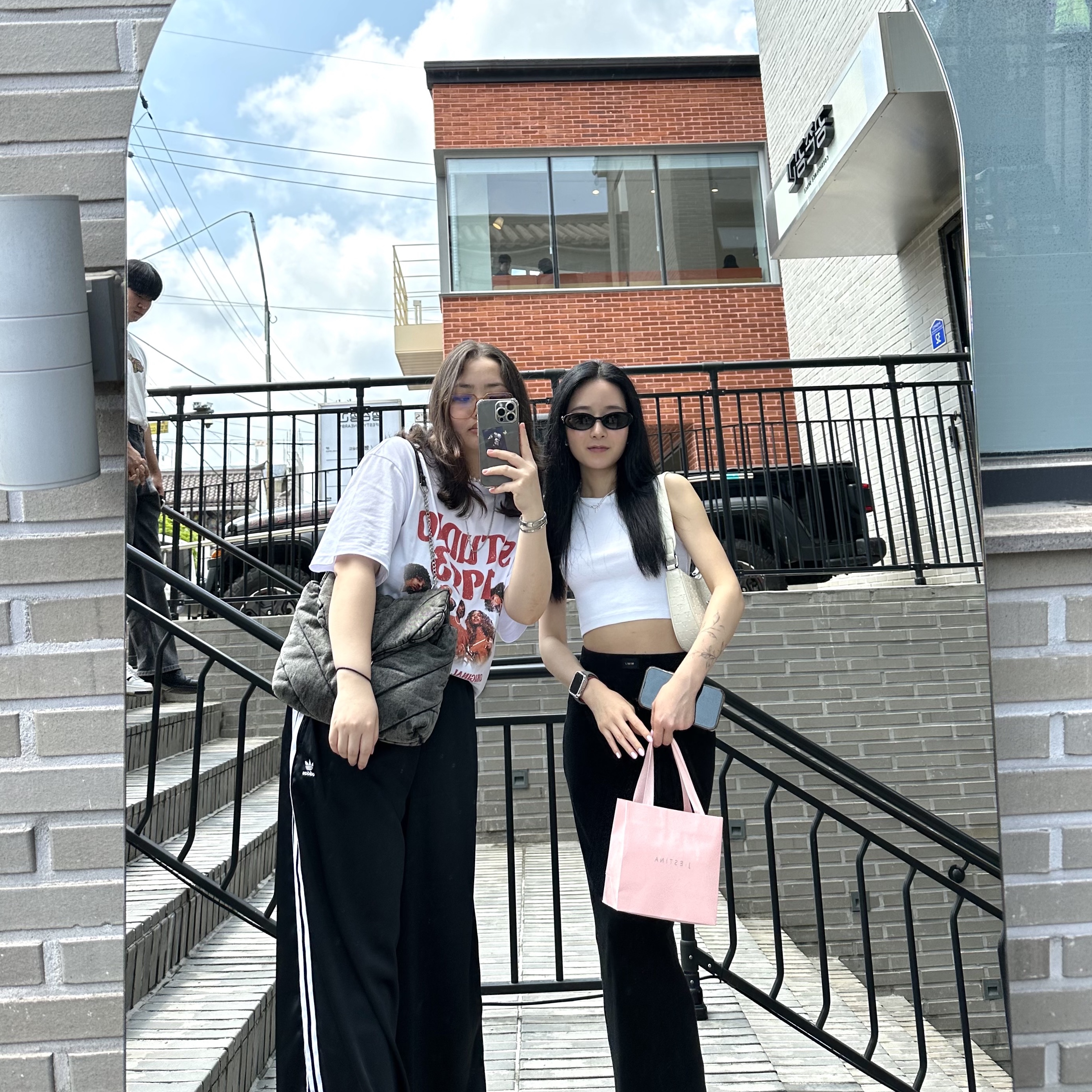 (W) Adidas Satin Wide Leg Joggers Black - KR Sizing, Nike V2K Run Pure Platinum Wolf Grey 착용 스타일 - 3