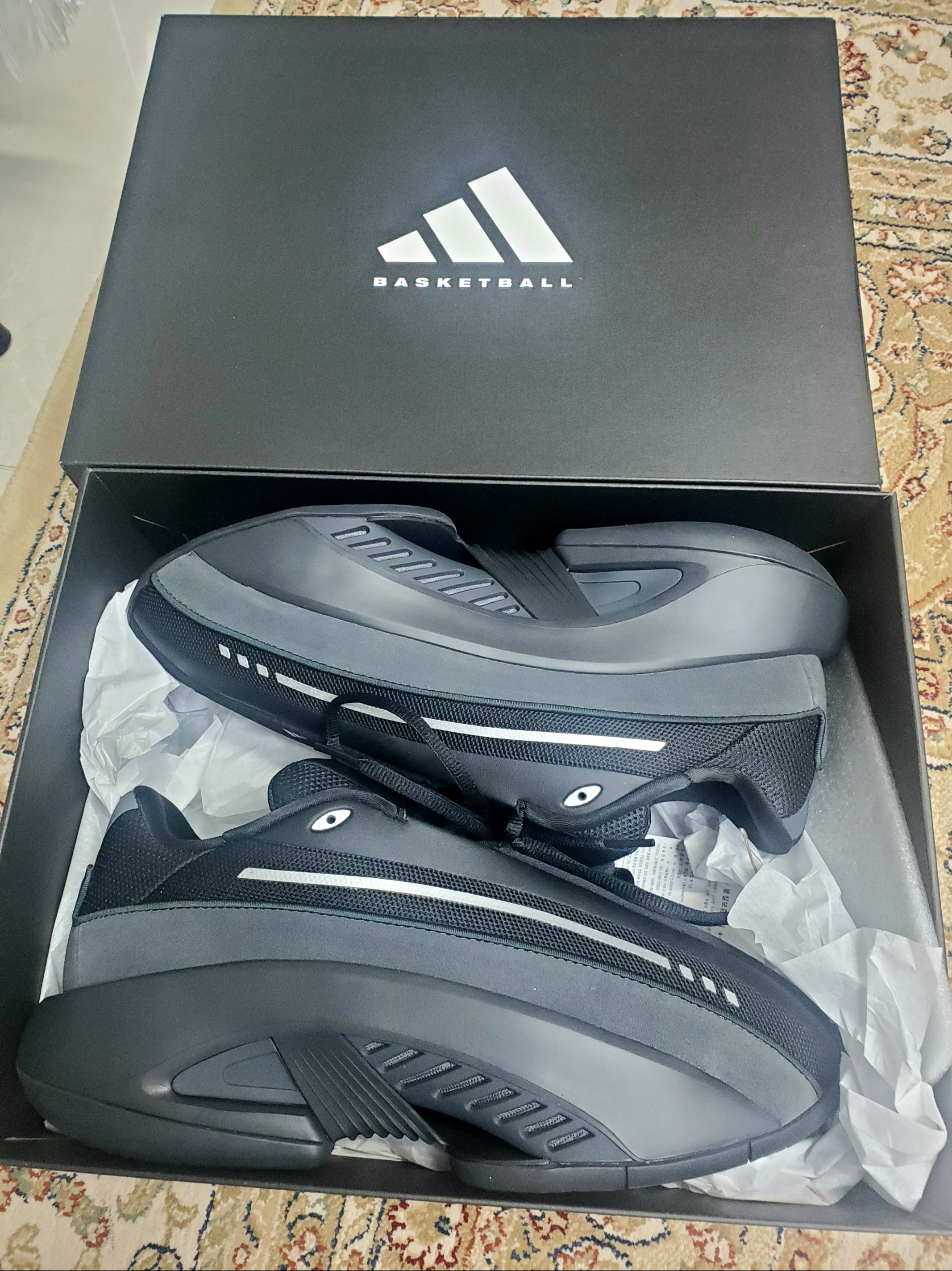 Adidas Mad IIInfinity Core Black Carbon 착용 스타일 - 1