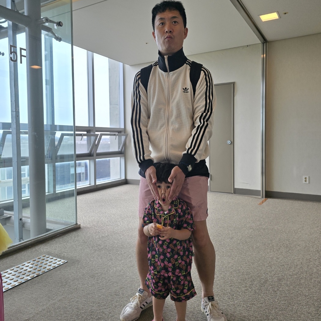 Adidas City Marathon PT Beige Navy, Adidas Adicolor Classic Waffle Beckenbauer Track Jacket Wonder White - US Sizing 착용 스타일 - 2