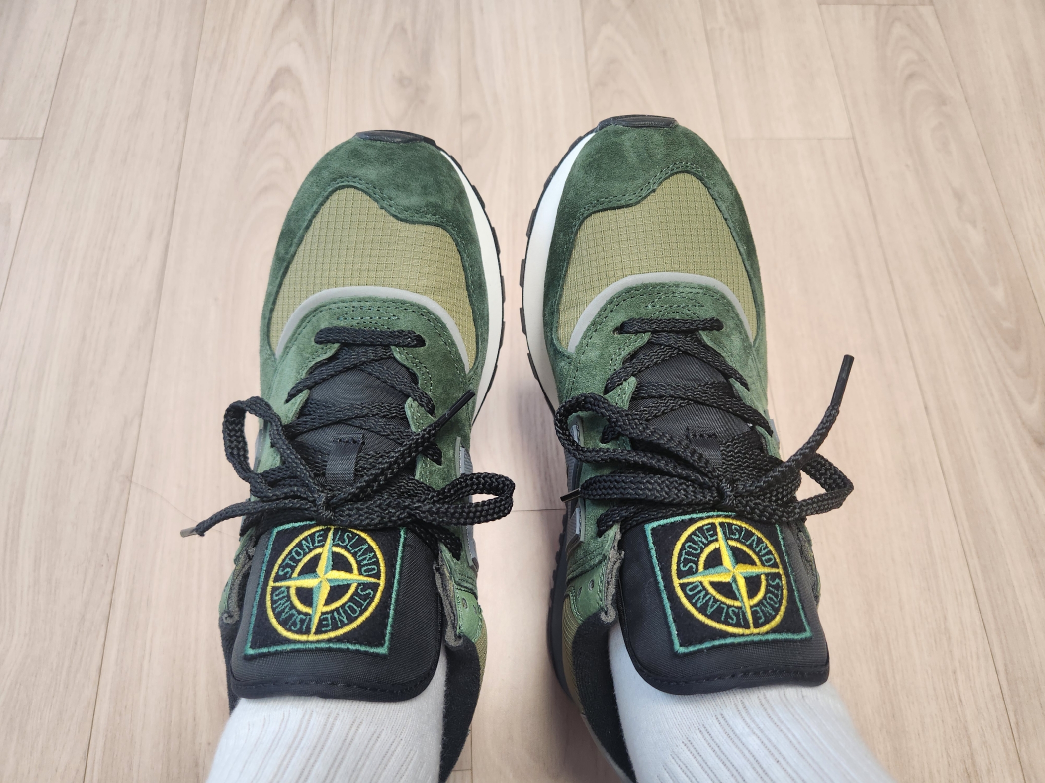 New Balance x Stone Island 574 Legacy Dark Green 착용 스타일 - 4