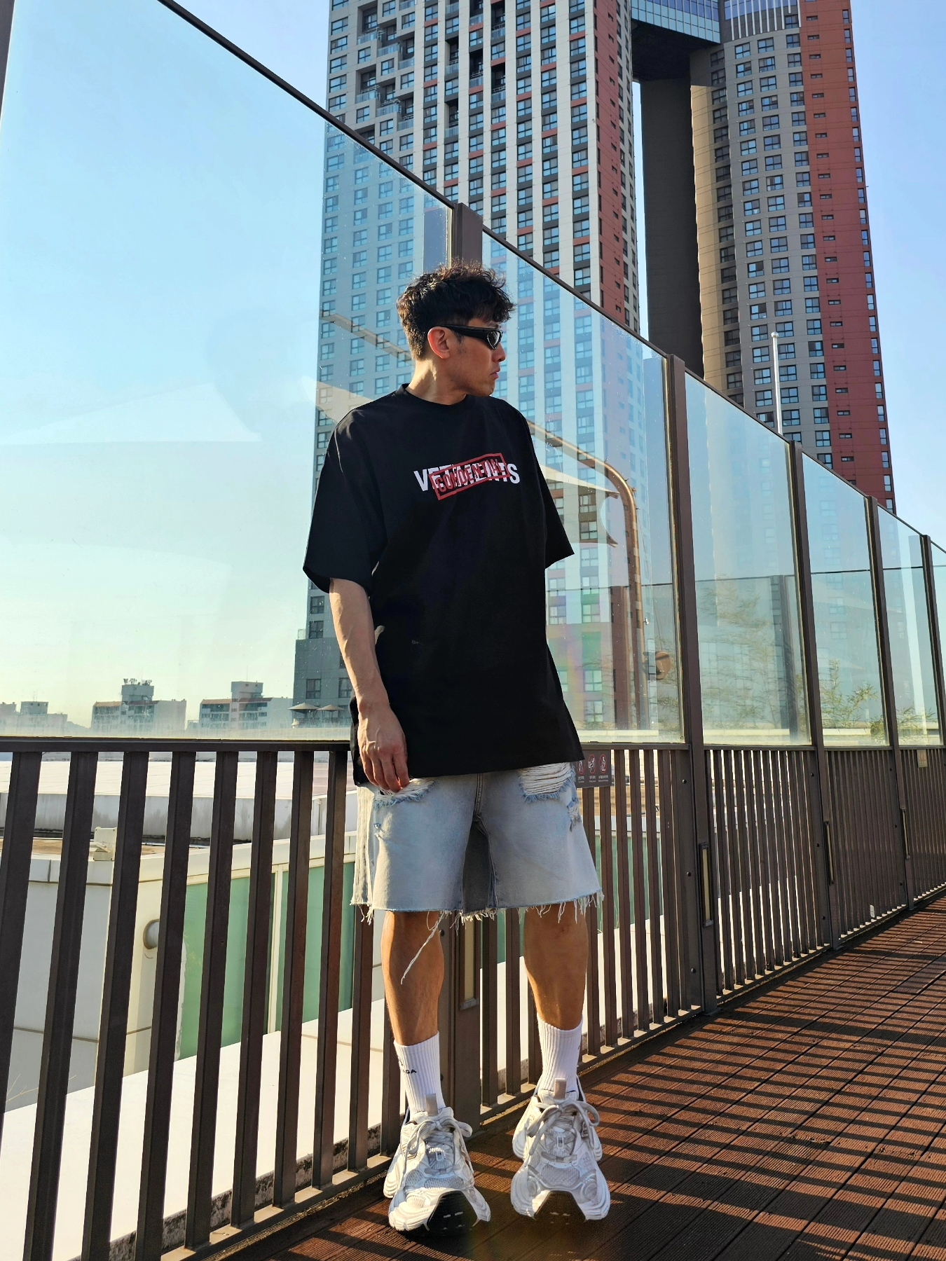 Balenciaga 10XL Sneakers White Grey Silver Black, Balenciaga Swift Oval Sunglasses Black 착용 스타일 - 10