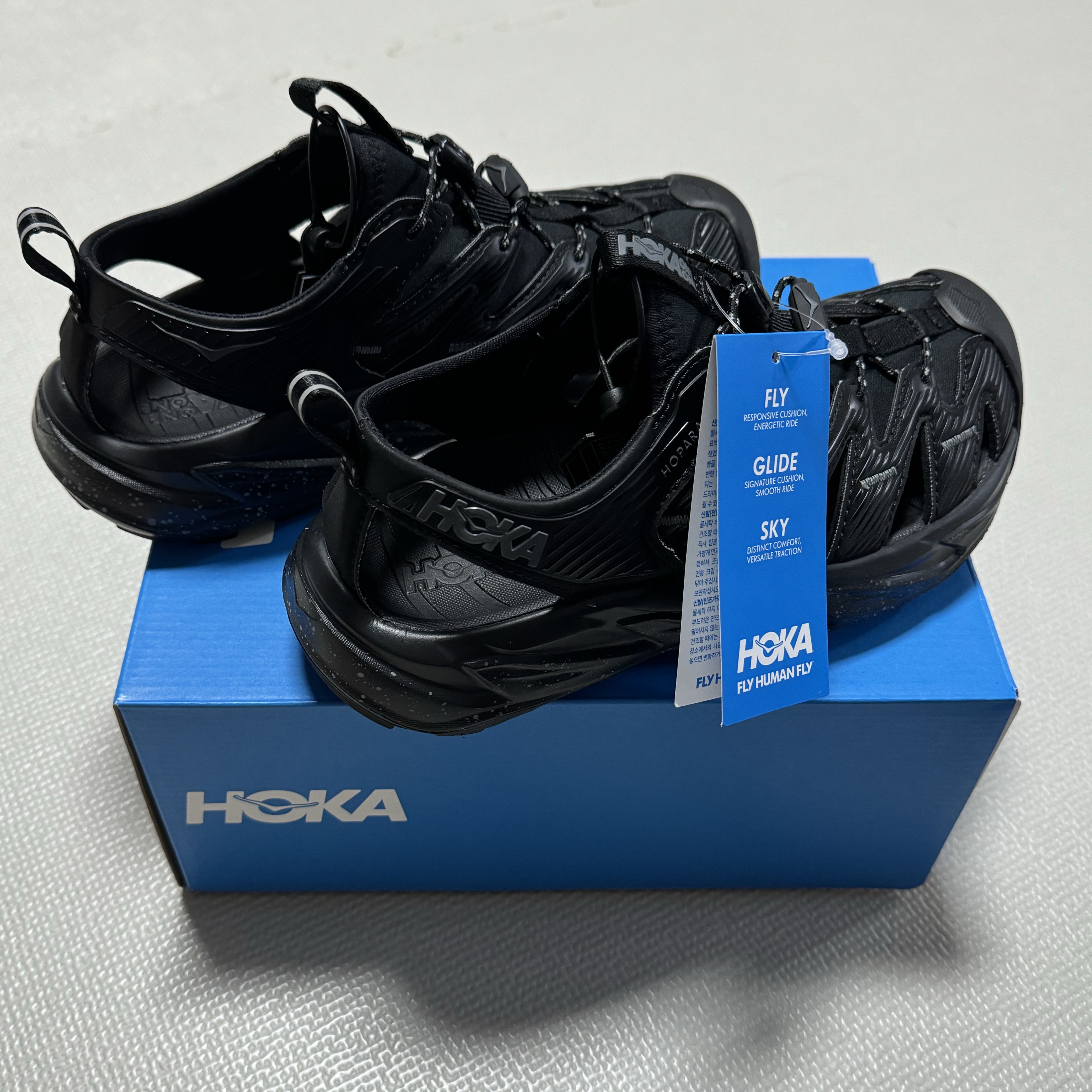 Hoka Hopara Black Castle Rock 착용 스타일