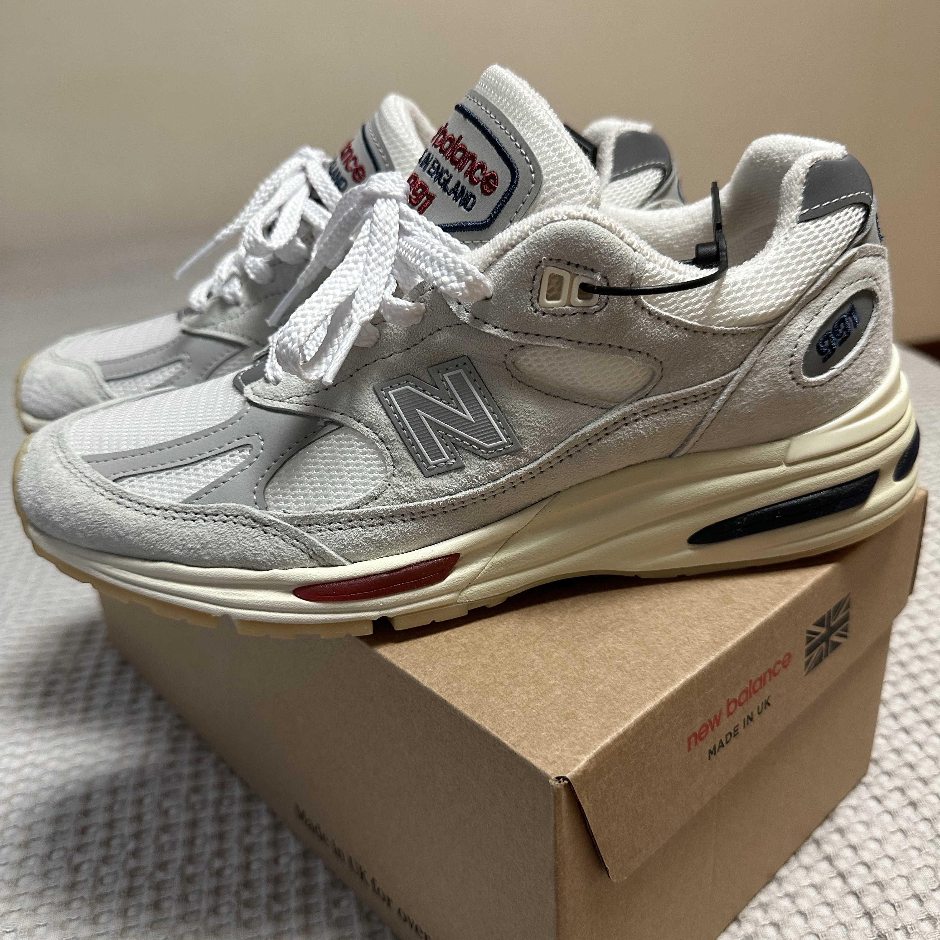 New Balance 991v2 Made in UK Off White Blanc De Blanc 착용 스타일 - 3