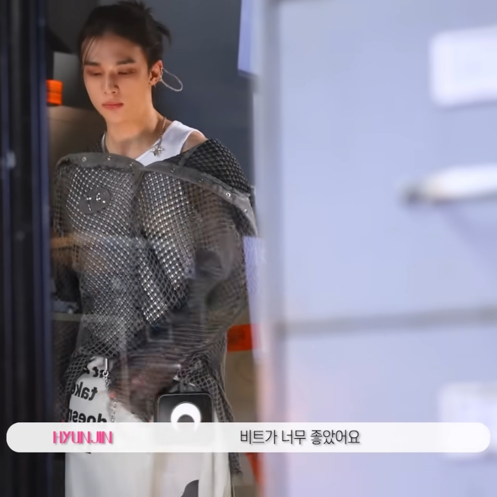 Thug Club Mithril Hoodie Sleeve Gray 착용 스타일 - 1