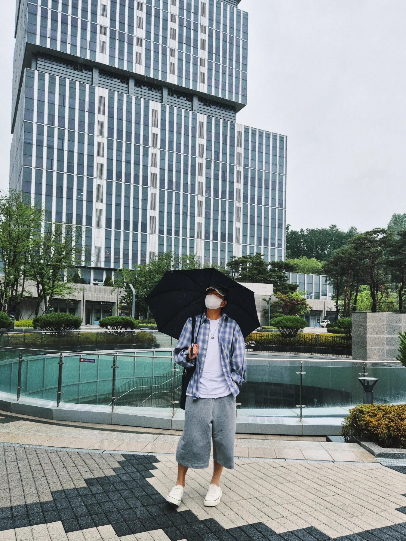 Diesel C-Seymon Treated Denim Baseball Cap Blue White, MJD Wide Carpenter Bermuda Shorts Melange Grey 착용 스타일 - 2