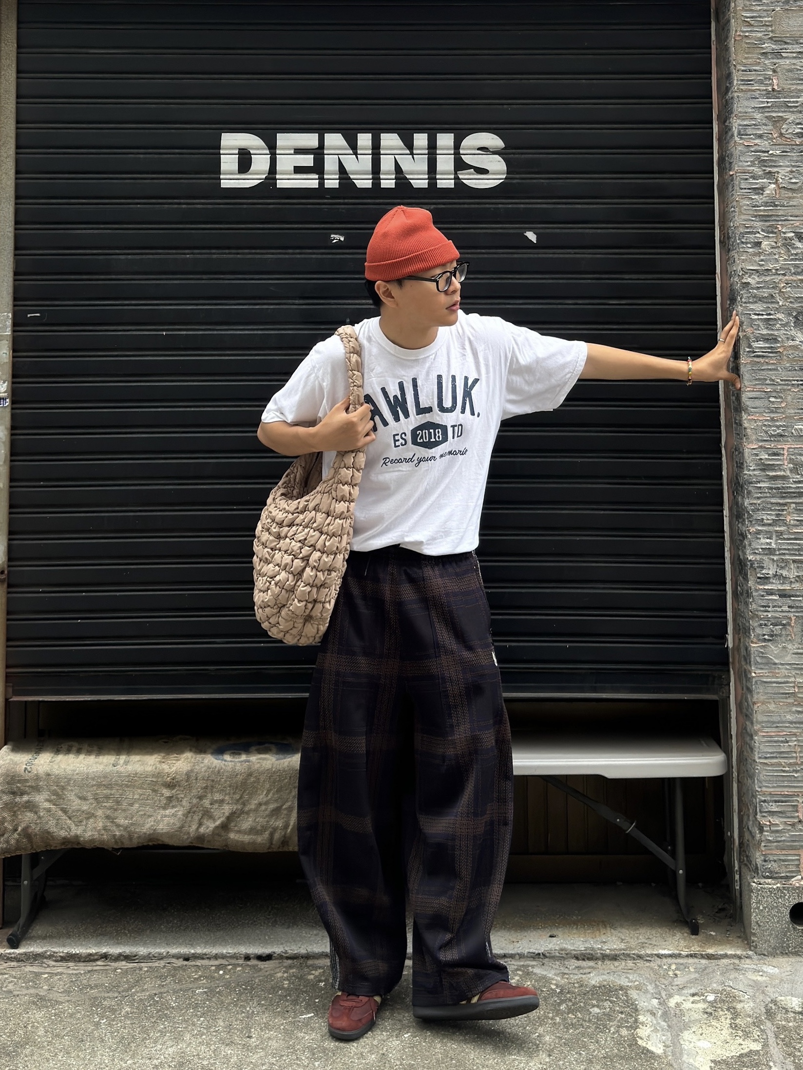 Adidas x Wales Bonner Nylon Samba Fox Brown Sandy Beige, COS Quilted Oversized Shoulder Bag Beige 착용 스타일 - 2