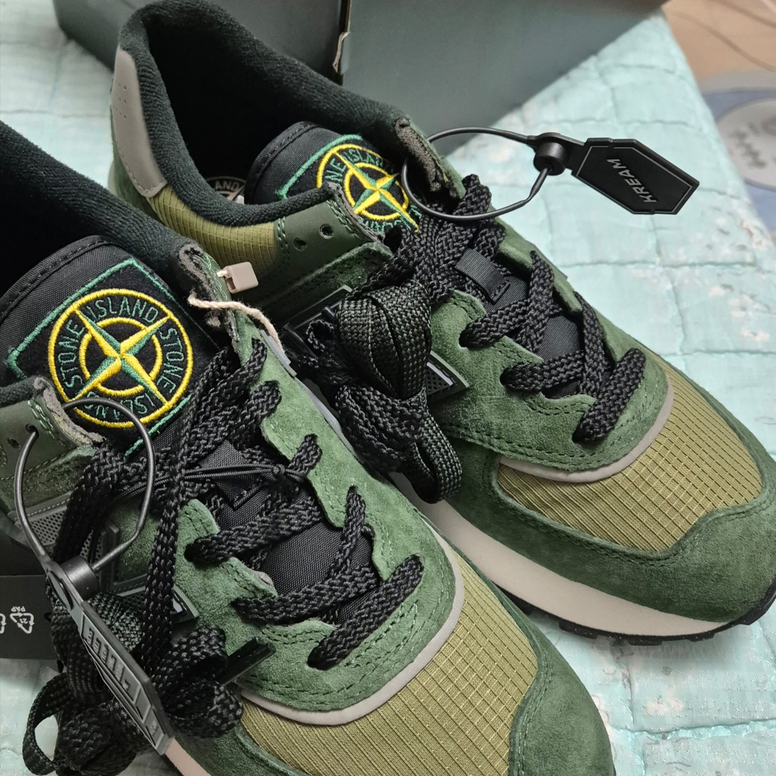 New Balance x Stone Island 574 Legacy Dark Green 착용 스타일