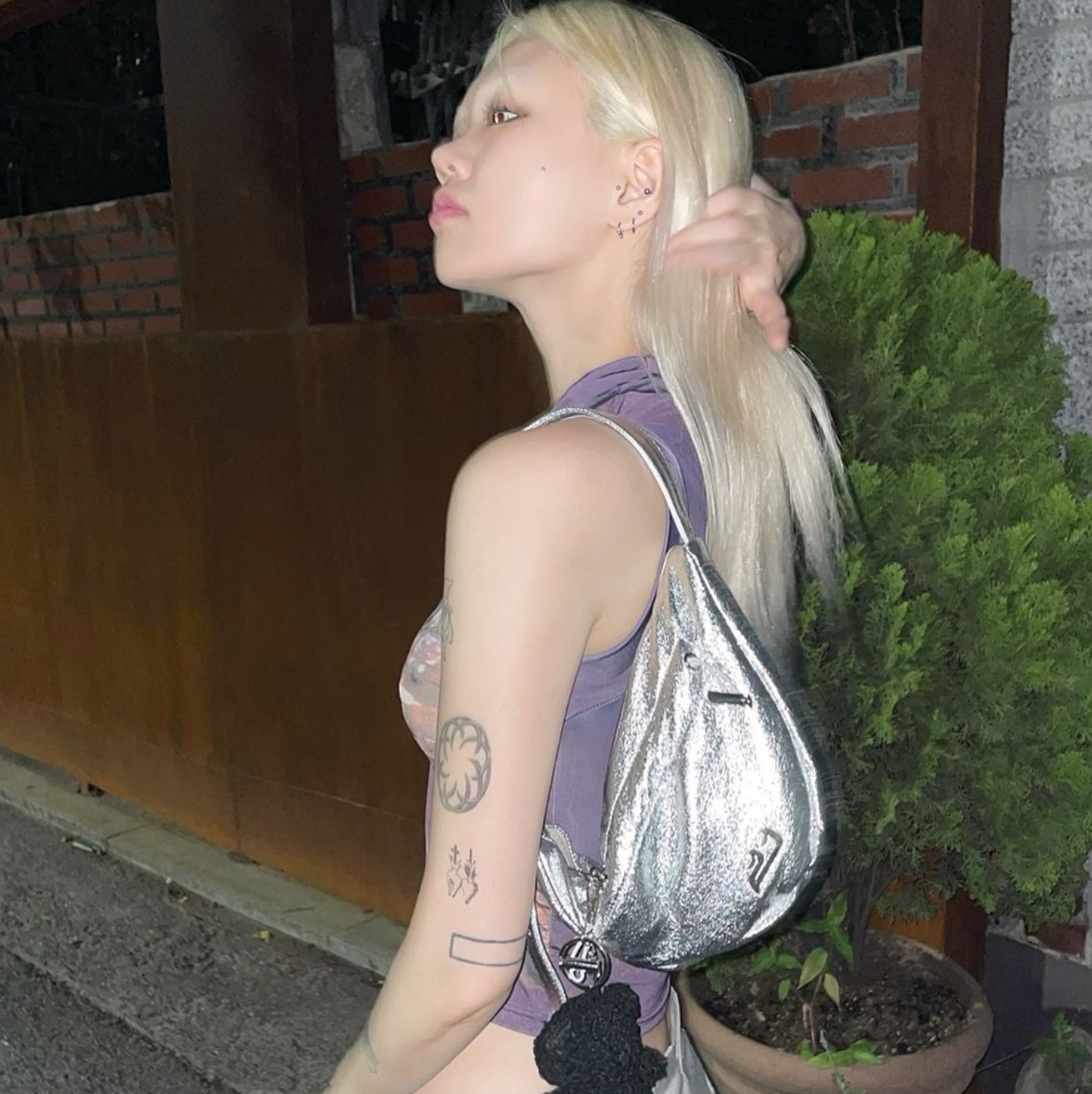 Yieyie Women Sasha Bag Cosmo Silver, Yieyie Women Sasha Bag Cowboy Denim 착용 스타일